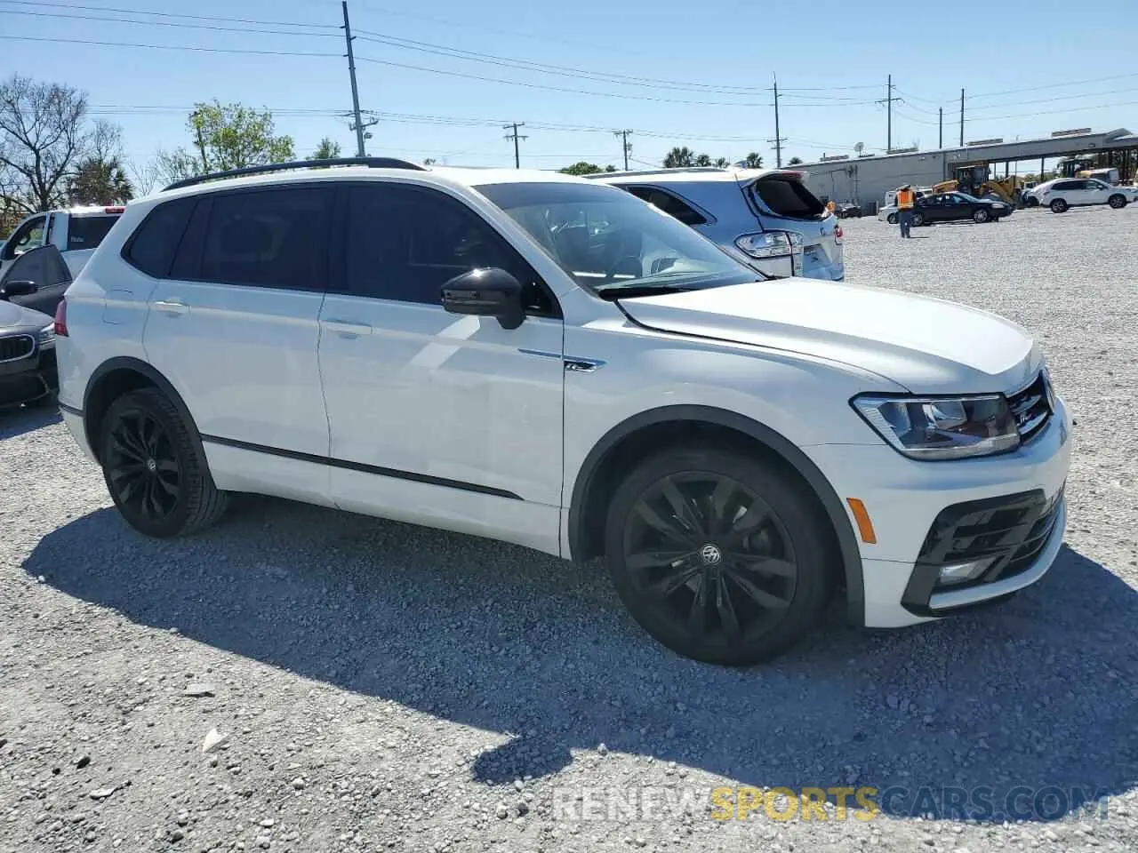 4 Photograph of a damaged car 3VV3B7AX8LM177572 VOLKSWAGEN TIGUAN 2020