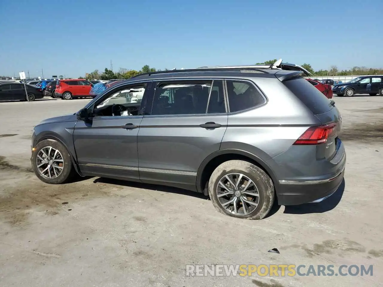 2 Photograph of a damaged car 3VV3B7AX9LM036350 VOLKSWAGEN TIGUAN 2020