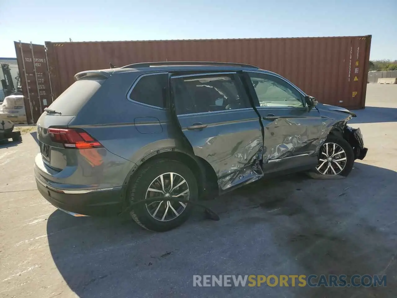 3 Photograph of a damaged car 3VV3B7AX9LM036350 VOLKSWAGEN TIGUAN 2020