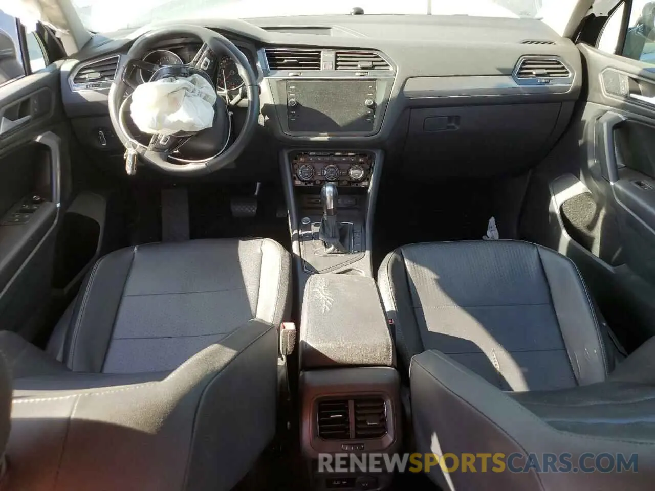 8 Photograph of a damaged car 3VV3B7AX9LM036350 VOLKSWAGEN TIGUAN 2020
