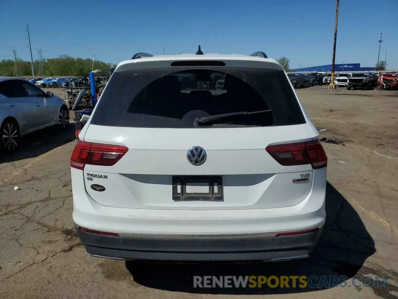 6 Photograph of a damaged car 3VV3B7AX9LM071888 VOLKSWAGEN TIGUAN 2020