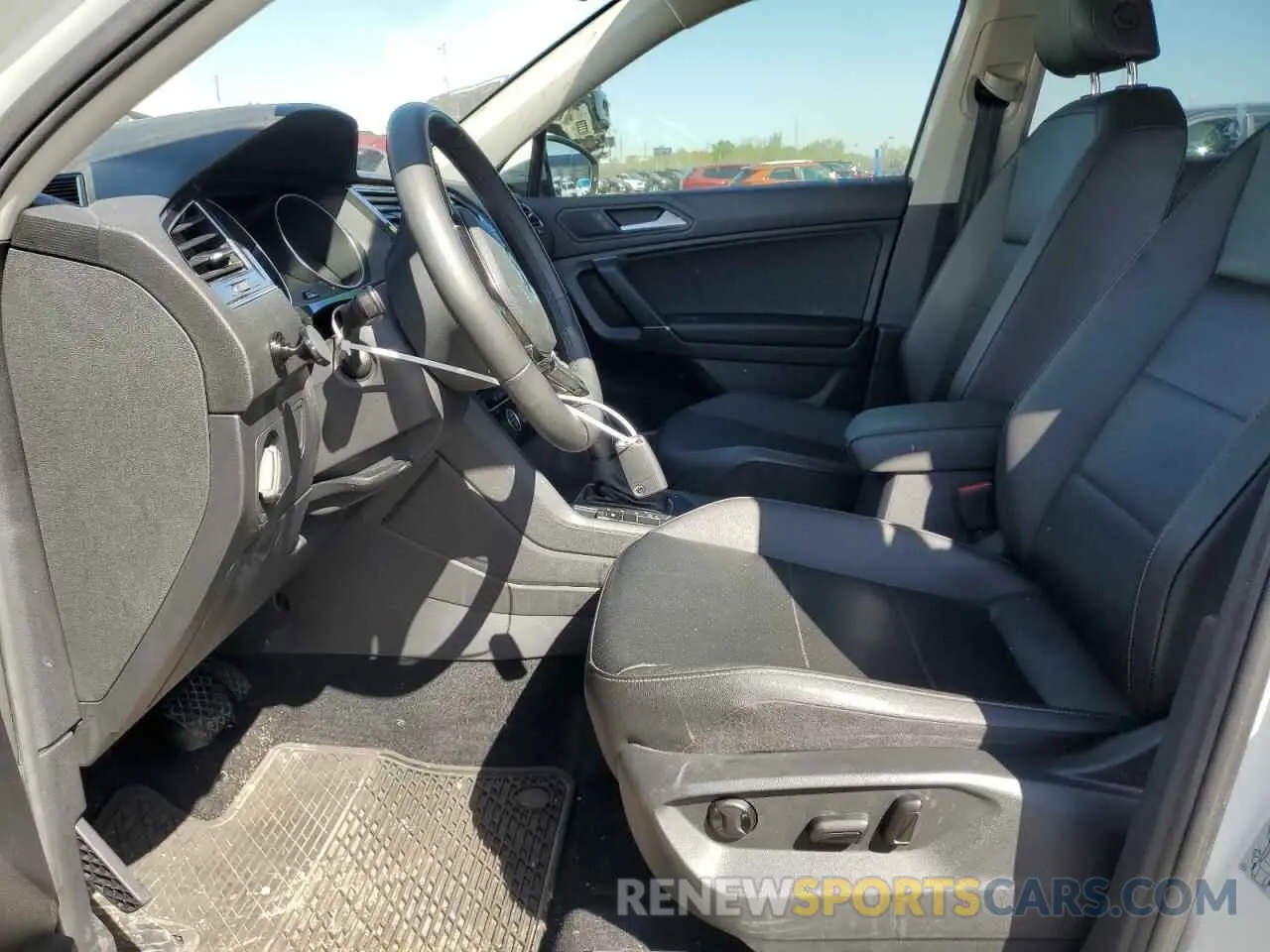 7 Photograph of a damaged car 3VV3B7AX9LM071888 VOLKSWAGEN TIGUAN 2020