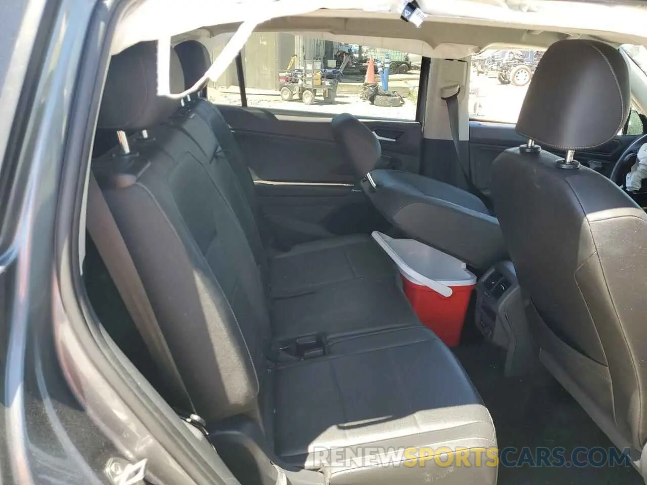 12 Photograph of a damaged car 3VV3B7AX9LM083040 VOLKSWAGEN TIGUAN 2020