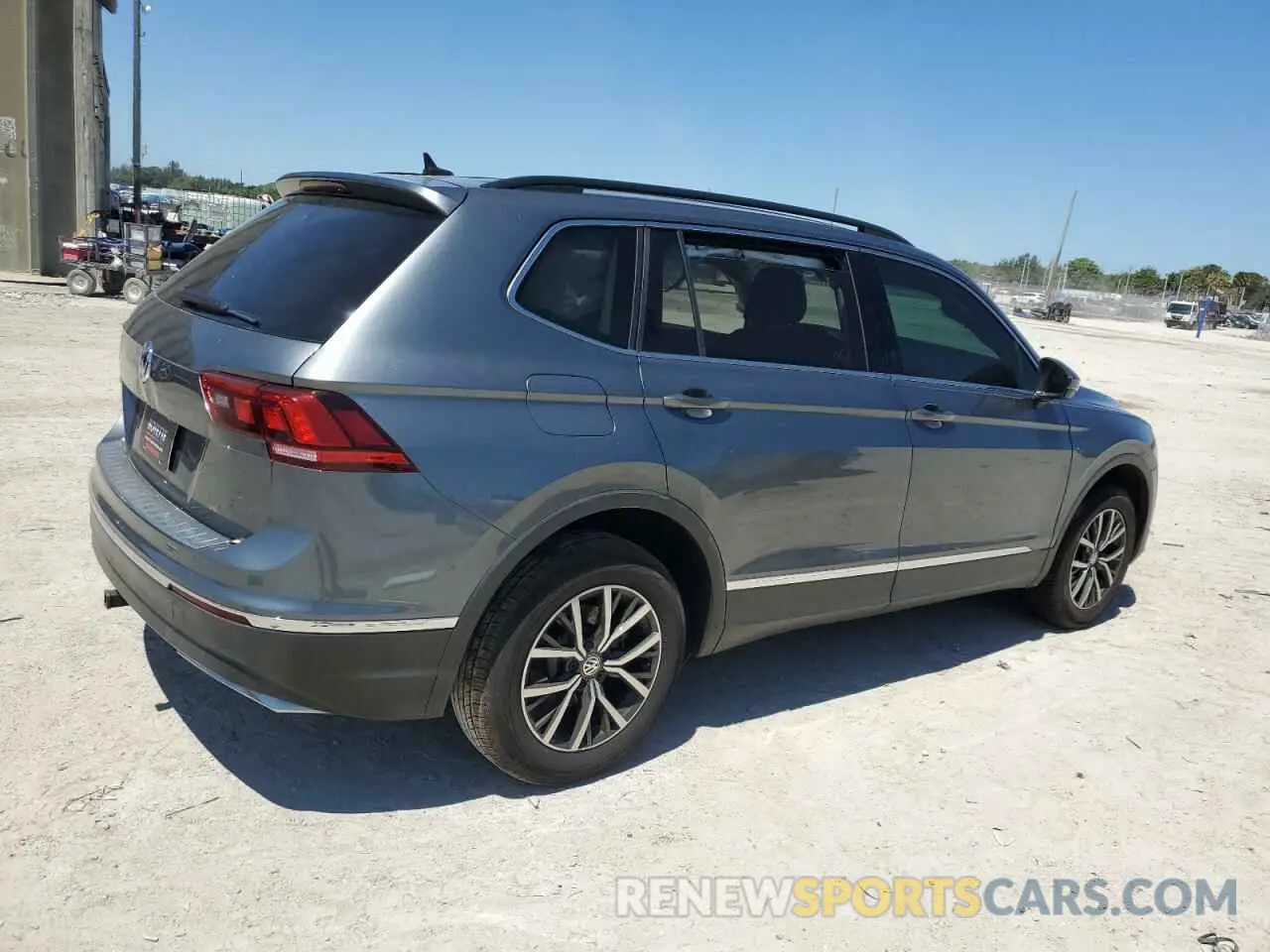3 Photograph of a damaged car 3VV3B7AX9LM083040 VOLKSWAGEN TIGUAN 2020