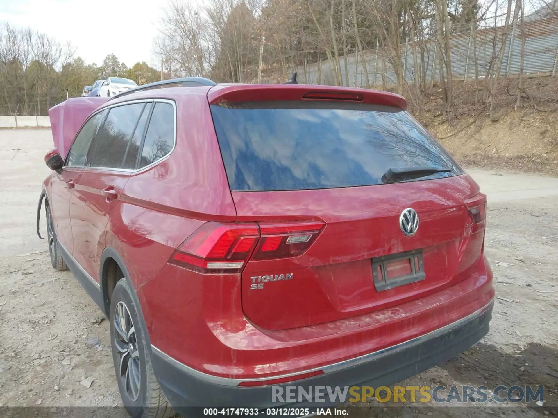 12 Photograph of a damaged car 3VV3B7AX9LM101116 VOLKSWAGEN TIGUAN 2020