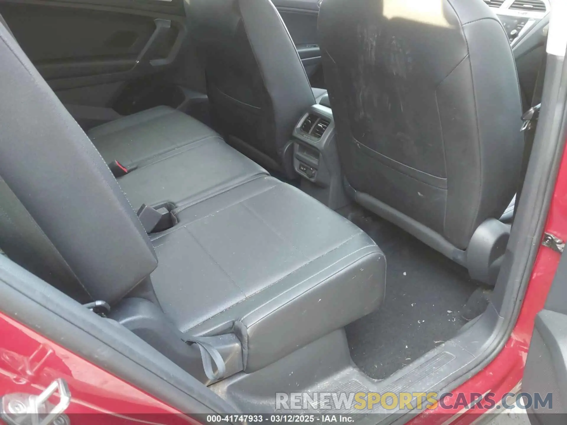 8 Photograph of a damaged car 3VV3B7AX9LM101116 VOLKSWAGEN TIGUAN 2020