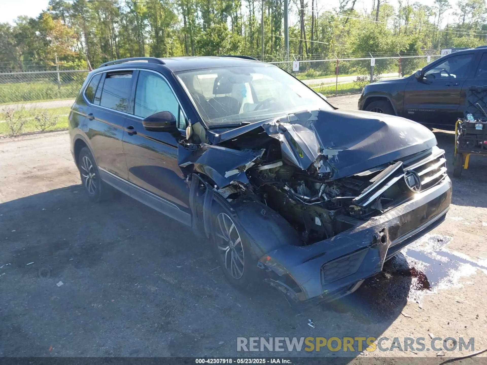 1 Photograph of a damaged car 3VV3B7AX9LM120457 VOLKSWAGEN TIGUAN 2020