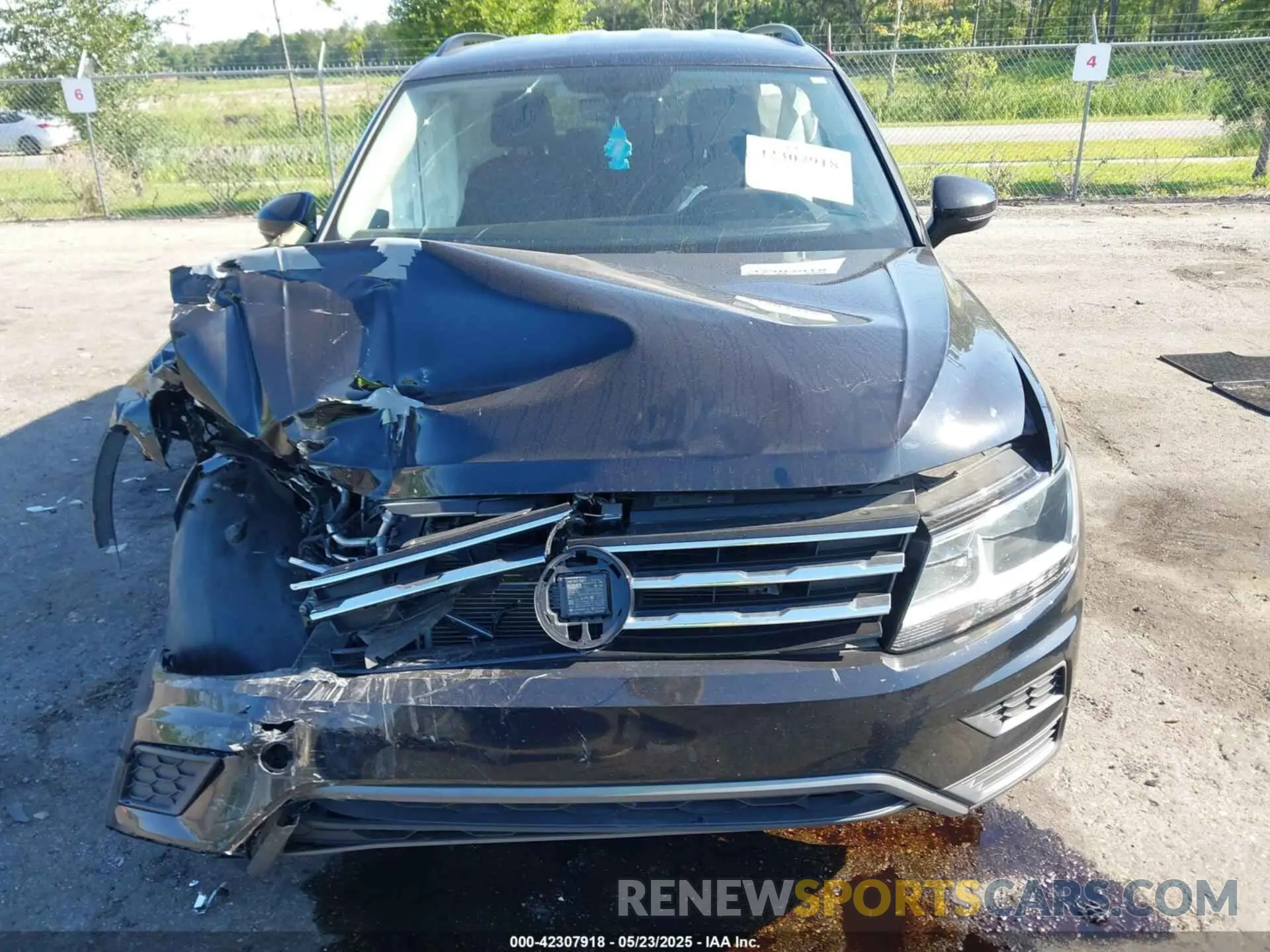 11 Photograph of a damaged car 3VV3B7AX9LM120457 VOLKSWAGEN TIGUAN 2020