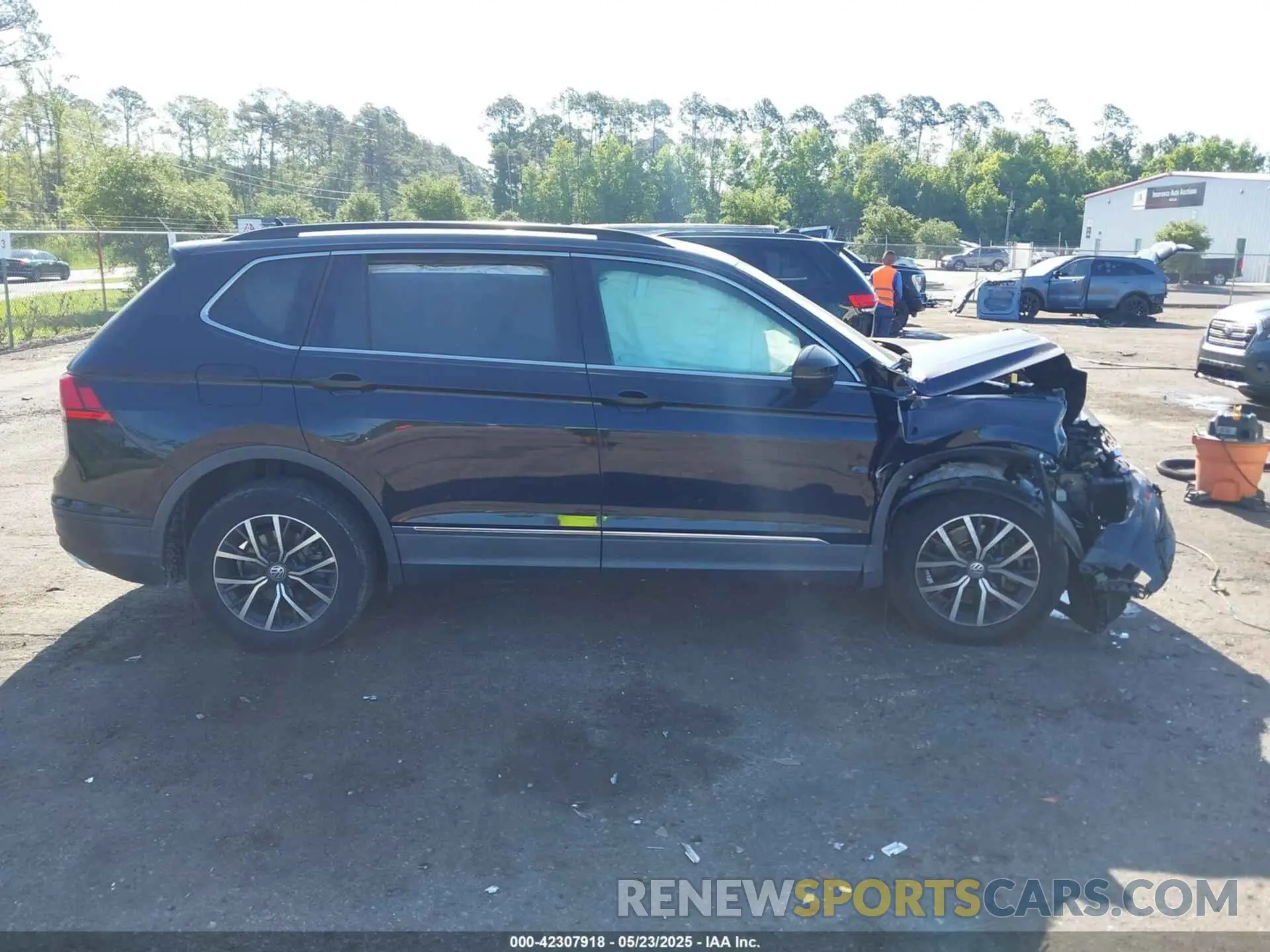 12 Photograph of a damaged car 3VV3B7AX9LM120457 VOLKSWAGEN TIGUAN 2020