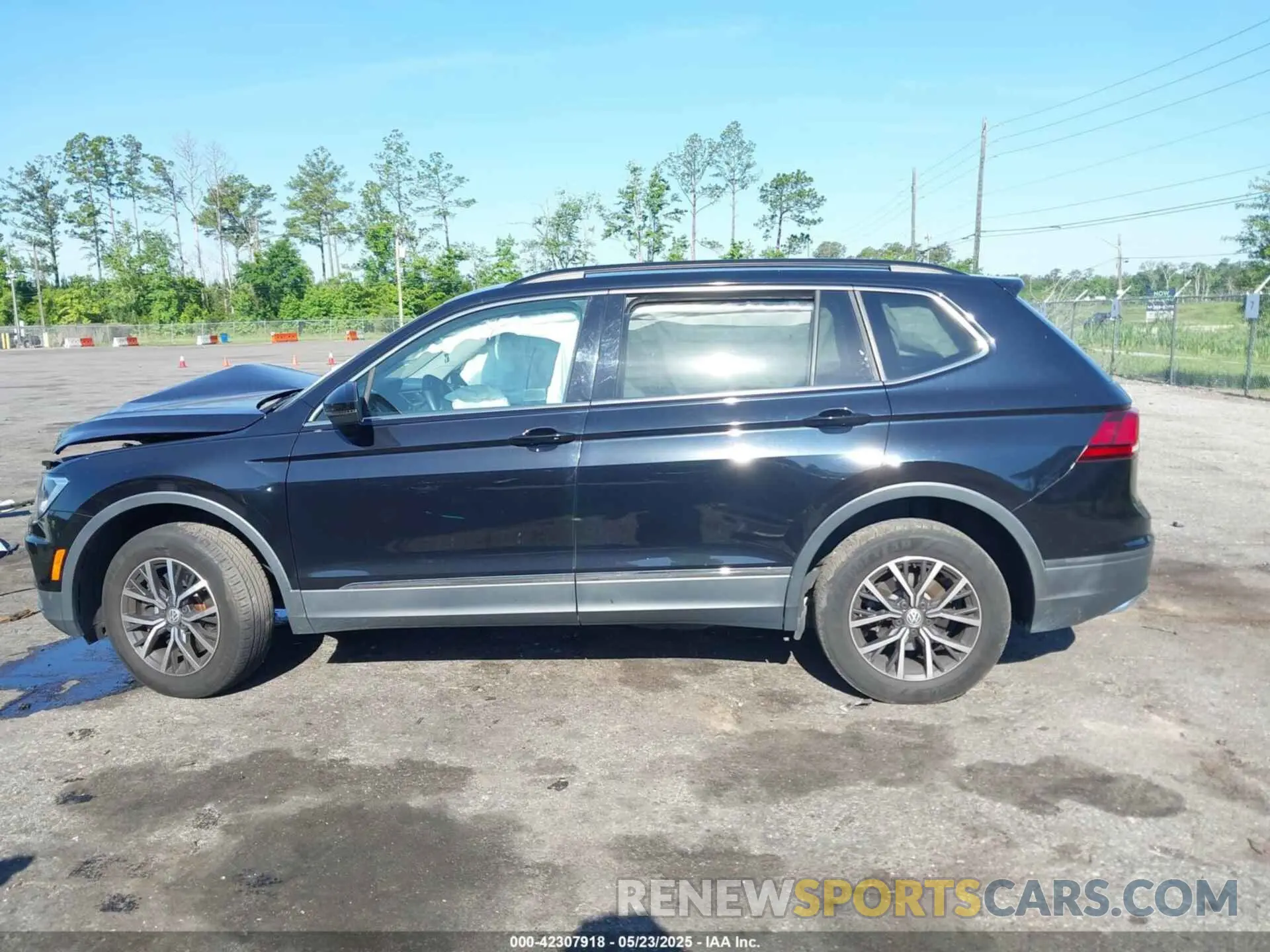 13 Photograph of a damaged car 3VV3B7AX9LM120457 VOLKSWAGEN TIGUAN 2020