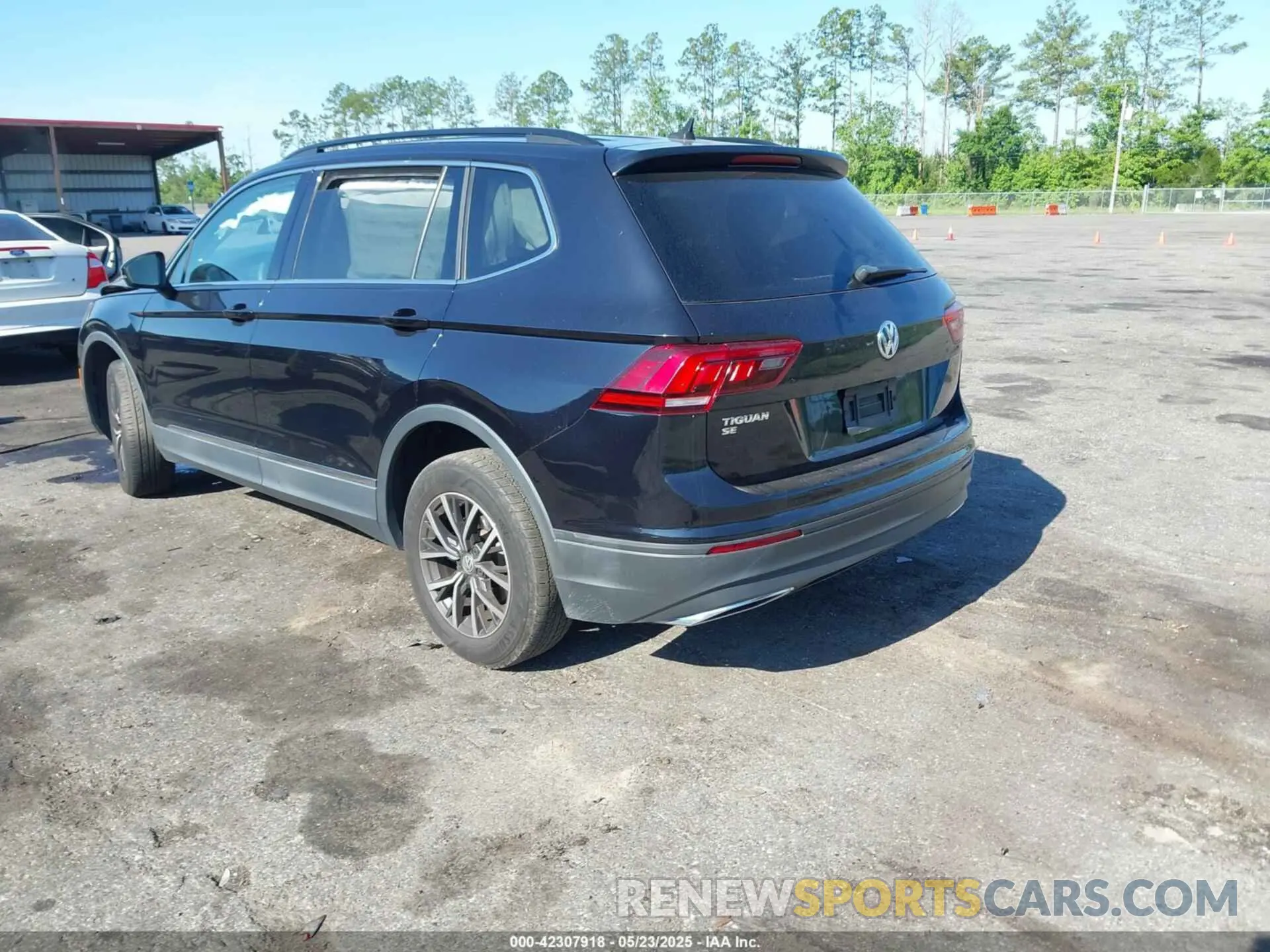 3 Photograph of a damaged car 3VV3B7AX9LM120457 VOLKSWAGEN TIGUAN 2020