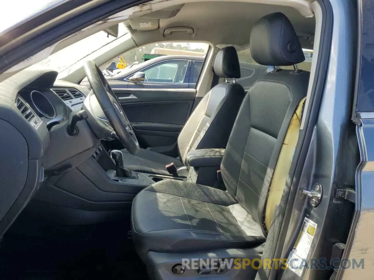 7 Photograph of a damaged car 3VV3B7AX9LM141471 VOLKSWAGEN TIGUAN 2020