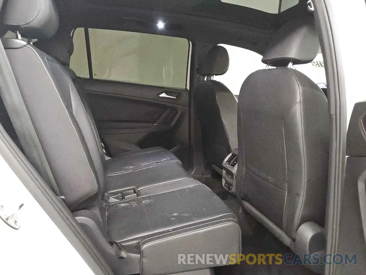 11 Photograph of a damaged car 3VV3B7AX9LM147982 VOLKSWAGEN TIGUAN 2020