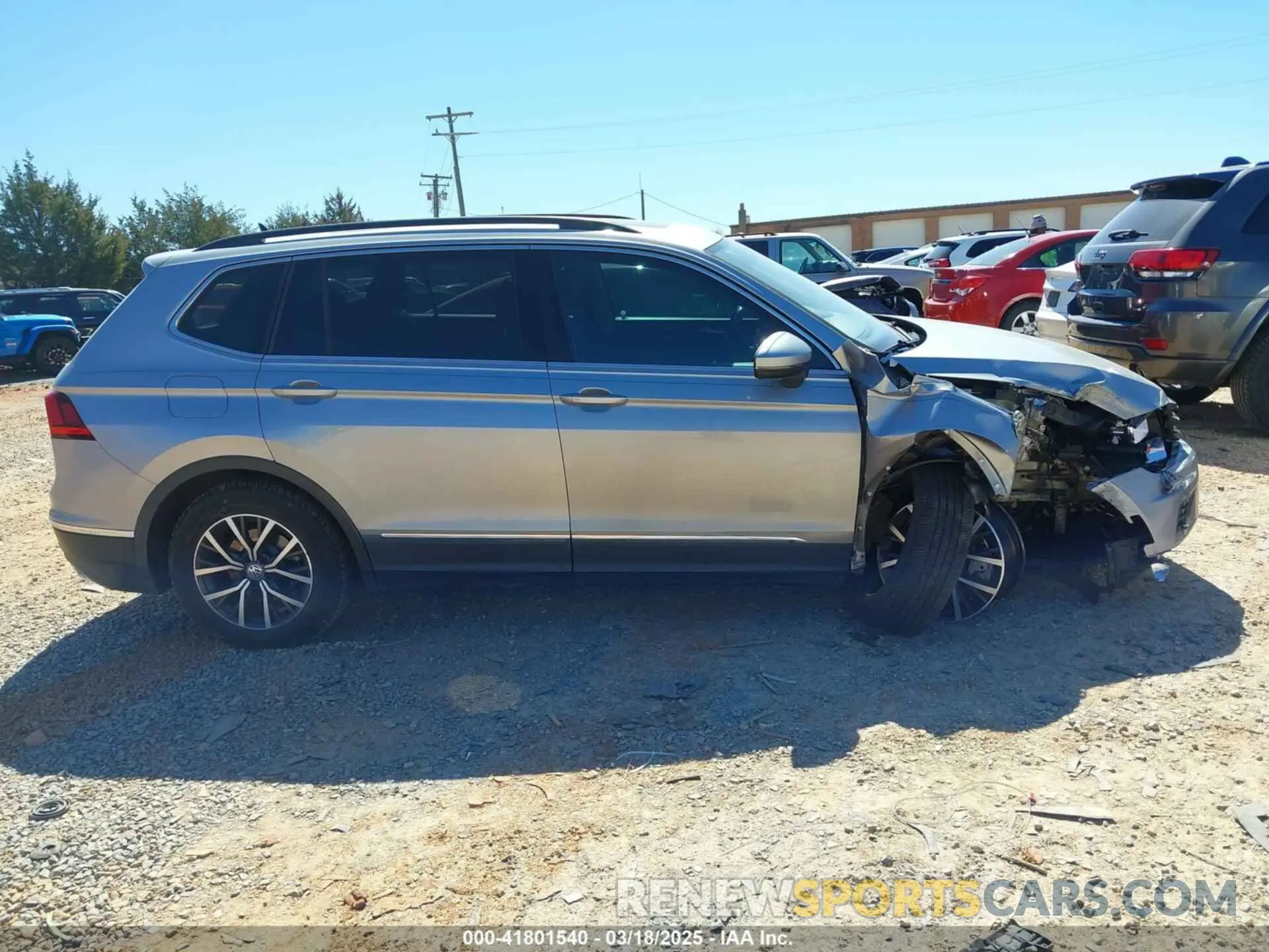 13 Photograph of a damaged car 3VV3B7AXXLM057207 VOLKSWAGEN TIGUAN 2020