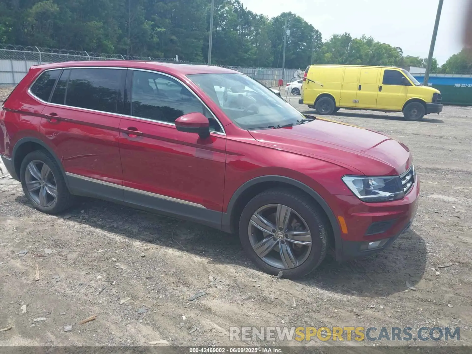 1 Photograph of a damaged car 3VV3B7AXXLM115851 VOLKSWAGEN TIGUAN 2020