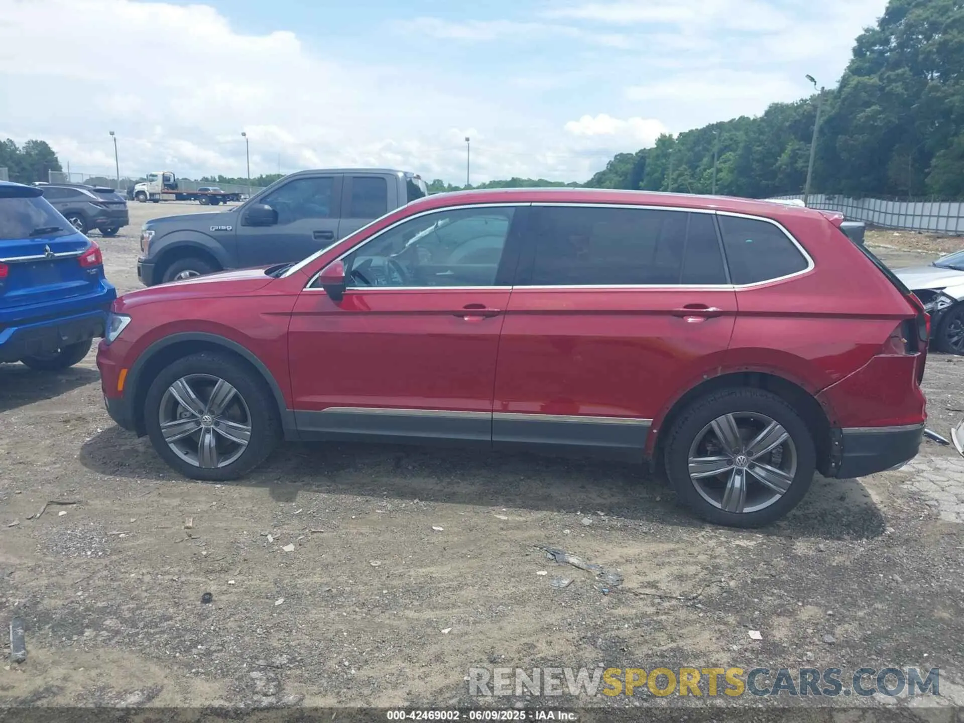14 Photograph of a damaged car 3VV3B7AXXLM115851 VOLKSWAGEN TIGUAN 2020