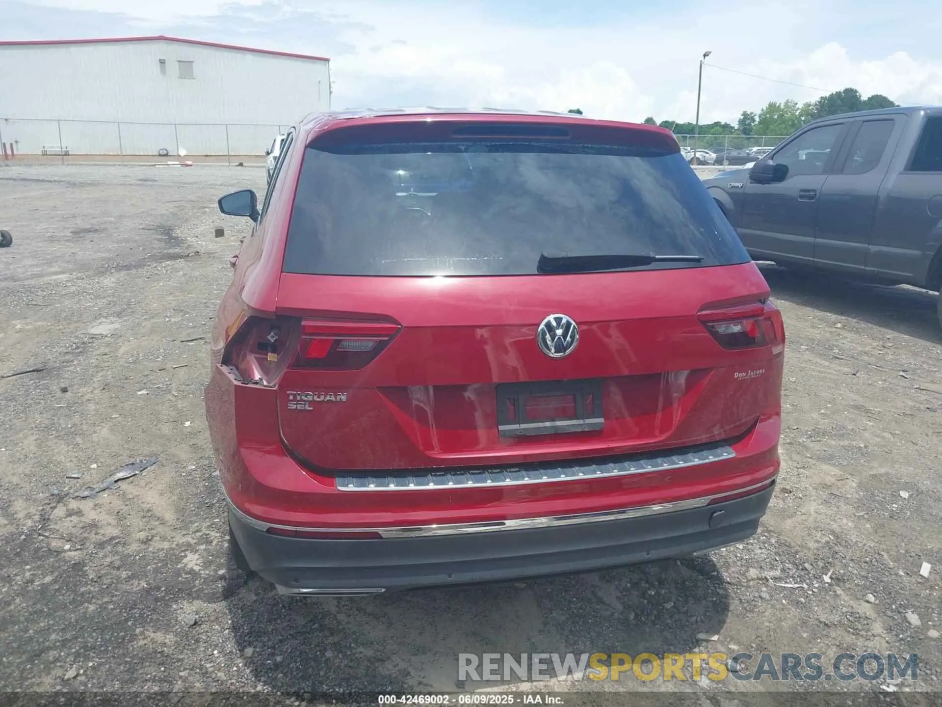 16 Photograph of a damaged car 3VV3B7AXXLM115851 VOLKSWAGEN TIGUAN 2020
