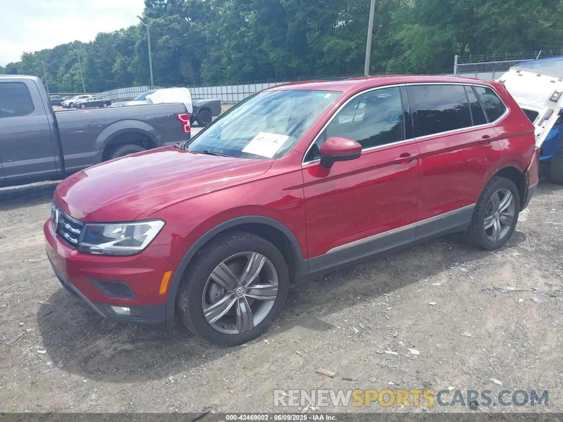 2 Photograph of a damaged car 3VV3B7AXXLM115851 VOLKSWAGEN TIGUAN 2020