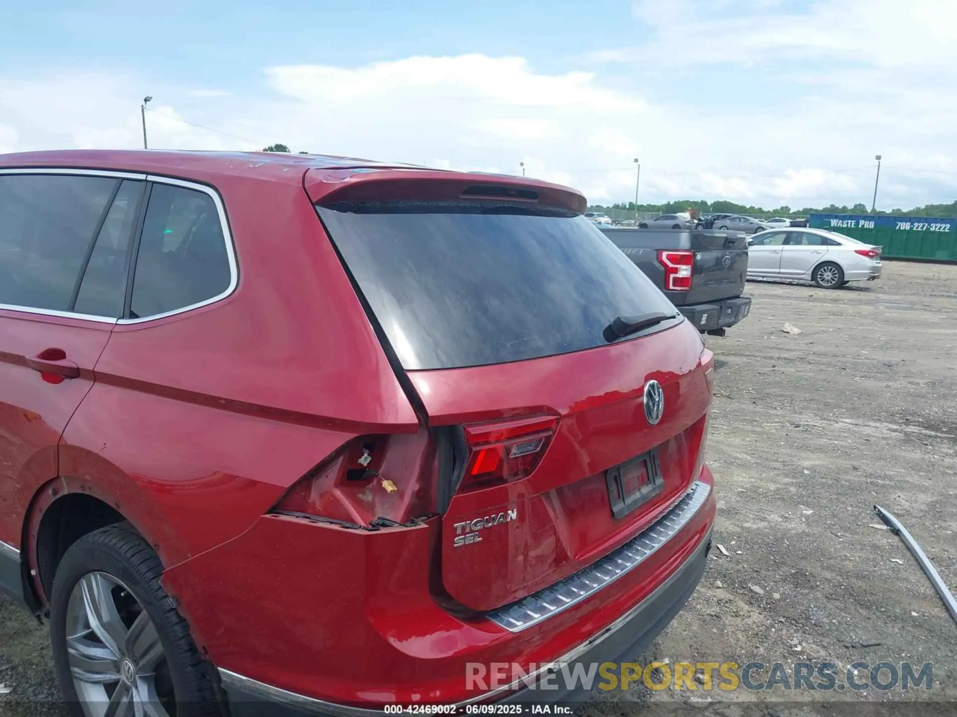 6 Photograph of a damaged car 3VV3B7AXXLM115851 VOLKSWAGEN TIGUAN 2020