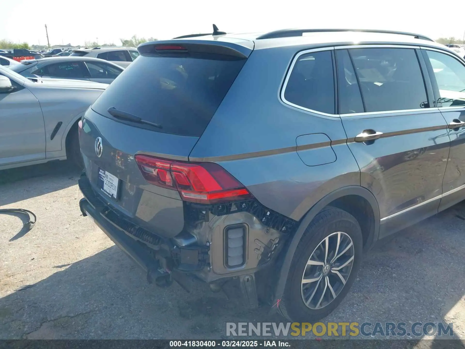 16 Photograph of a damaged car 3VV3B7AXXLM137641 VOLKSWAGEN TIGUAN 2020