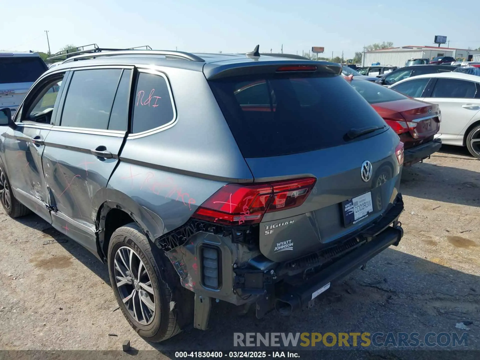 17 Photograph of a damaged car 3VV3B7AXXLM137641 VOLKSWAGEN TIGUAN 2020