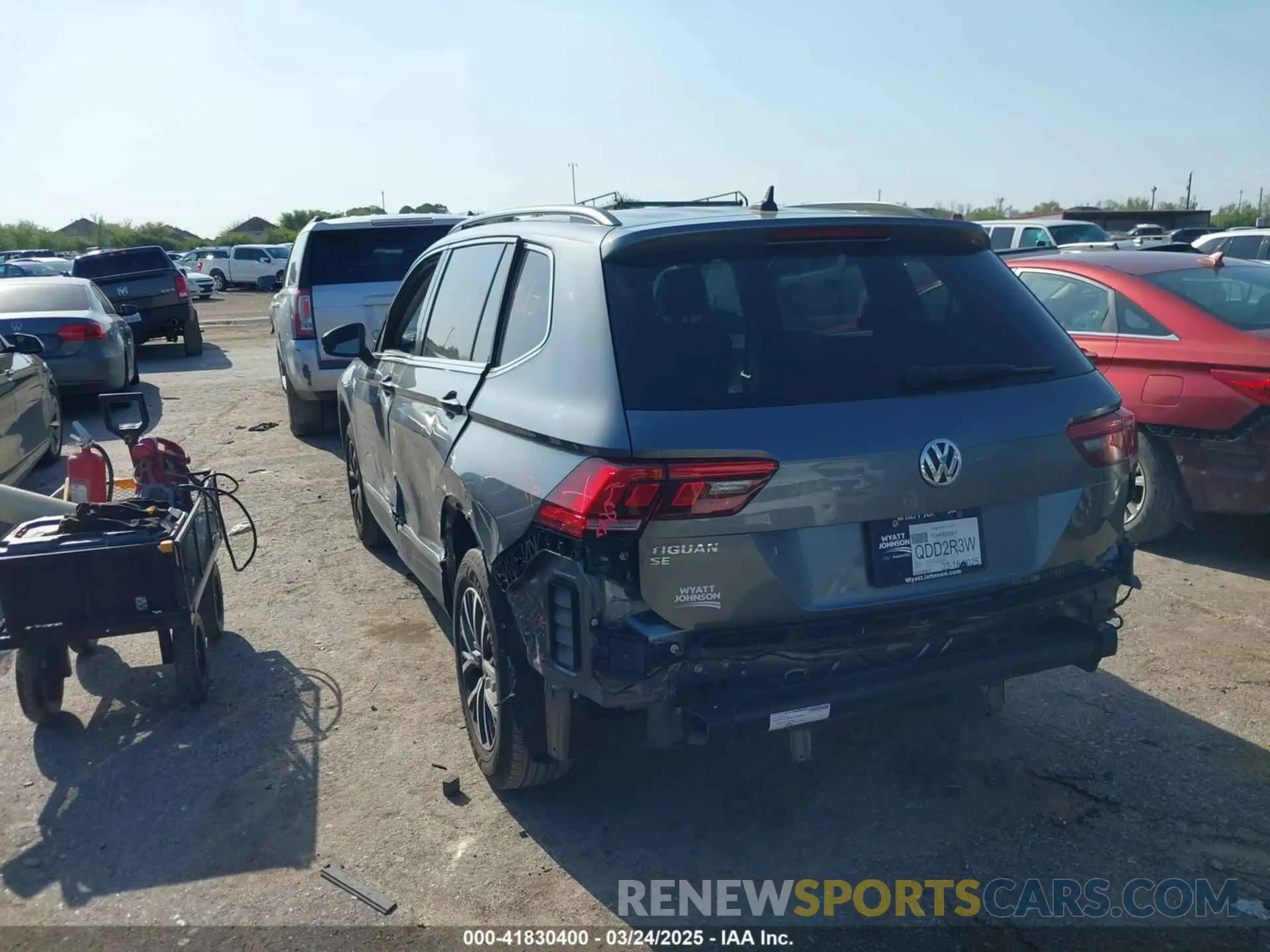 3 Photograph of a damaged car 3VV3B7AXXLM137641 VOLKSWAGEN TIGUAN 2020