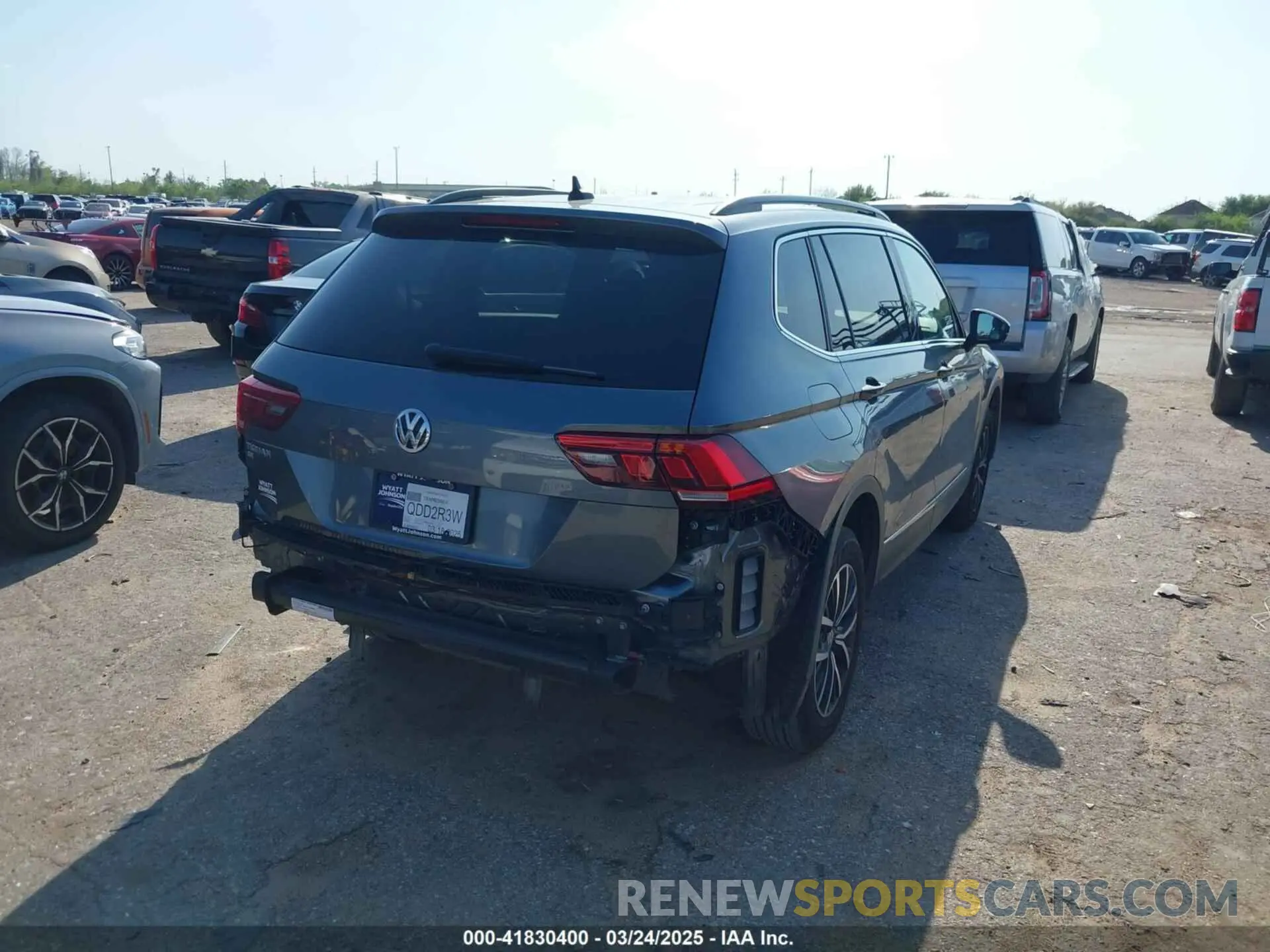 4 Photograph of a damaged car 3VV3B7AXXLM137641 VOLKSWAGEN TIGUAN 2020