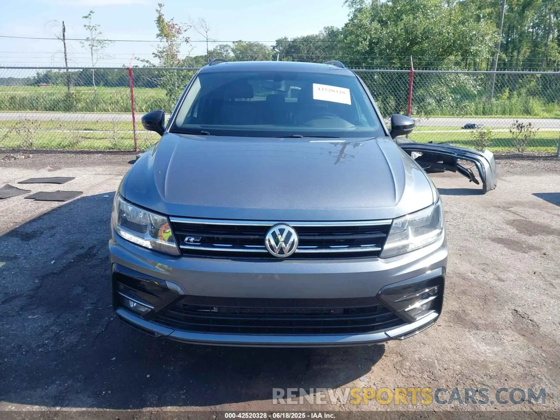 13 Photograph of a damaged car 3VV3B7AXXLM149367 VOLKSWAGEN TIGUAN 2020