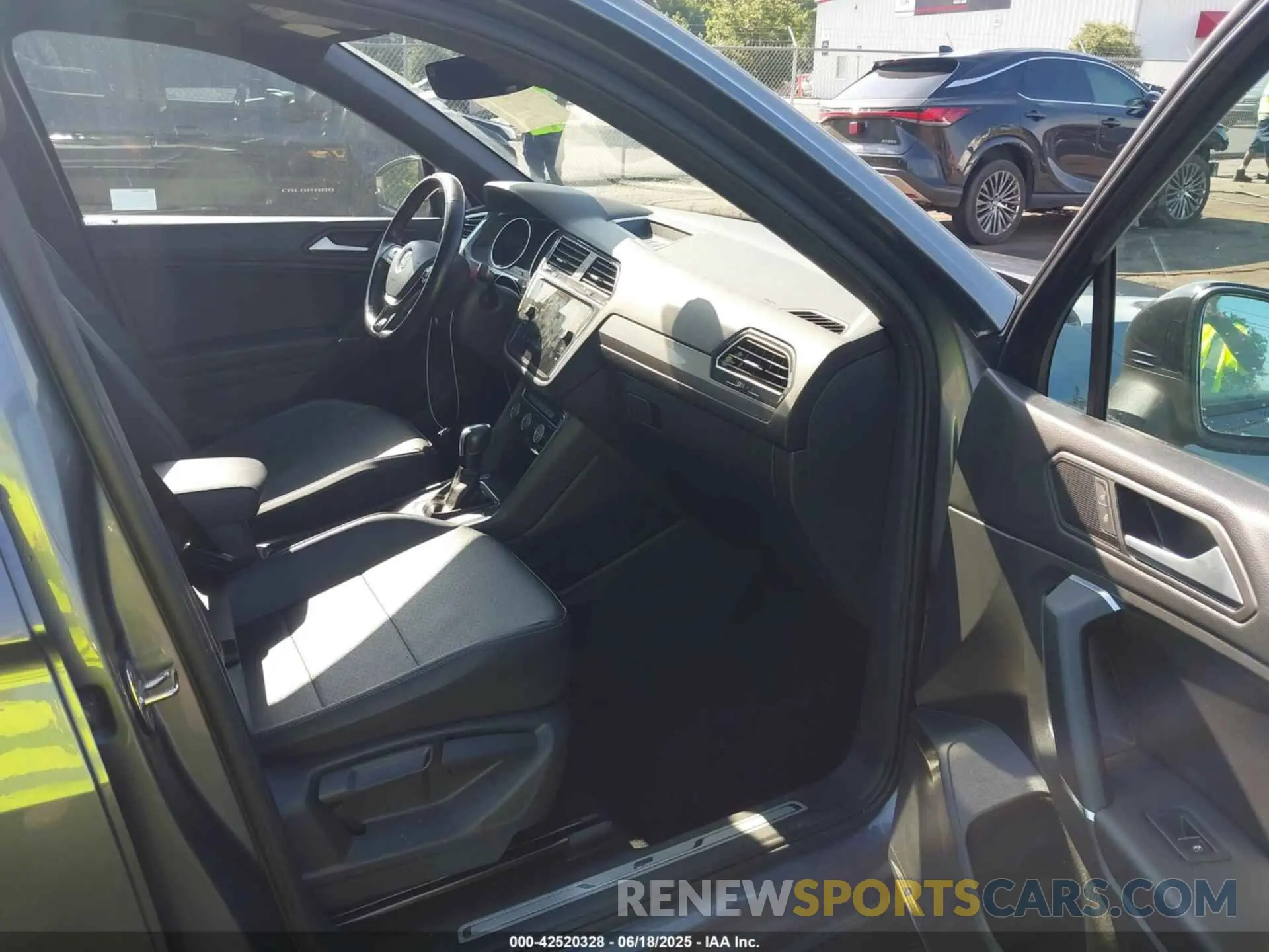 5 Photograph of a damaged car 3VV3B7AXXLM149367 VOLKSWAGEN TIGUAN 2020