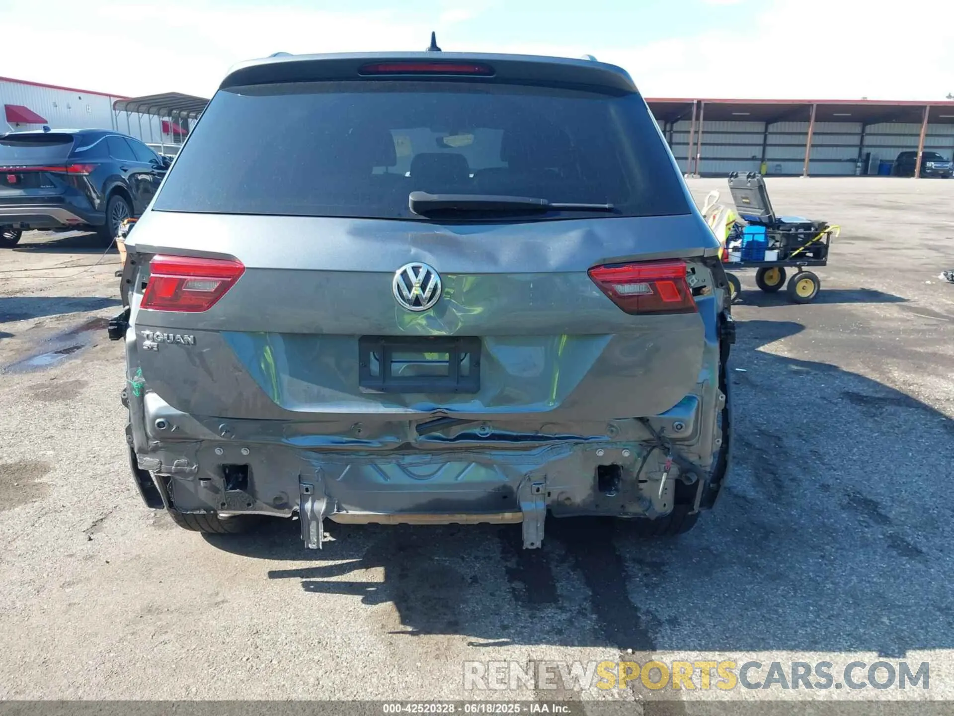 6 Photograph of a damaged car 3VV3B7AXXLM149367 VOLKSWAGEN TIGUAN 2020