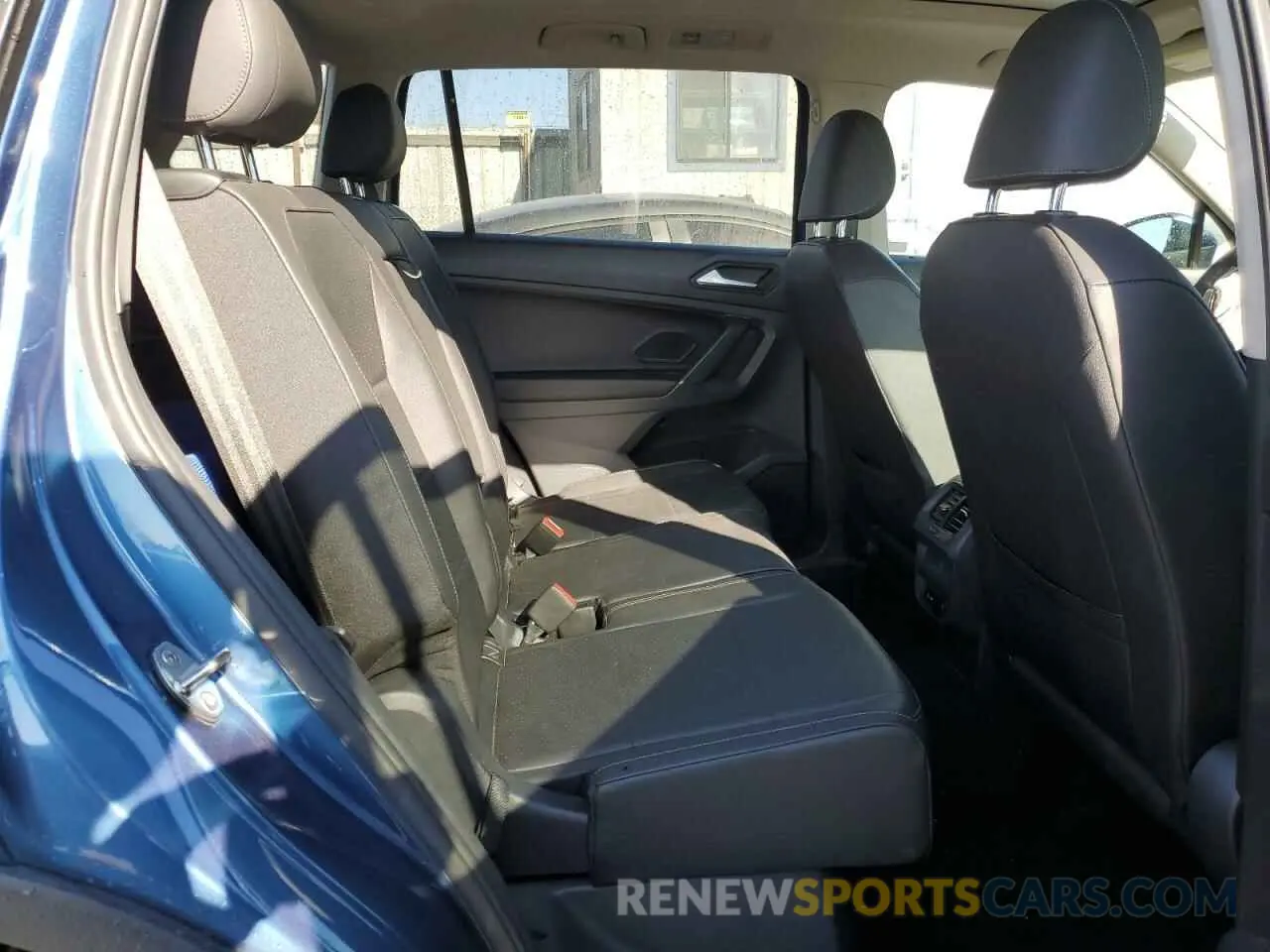 11 Photograph of a damaged car 3VV3B7AXXLM150387 VOLKSWAGEN TIGUAN 2020