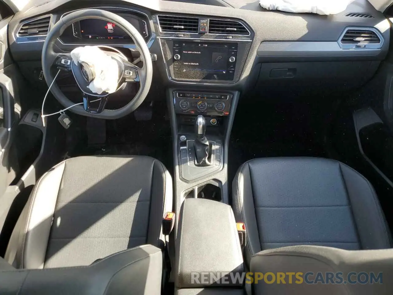 8 Photograph of a damaged car 3VV3B7AXXLM150387 VOLKSWAGEN TIGUAN 2020