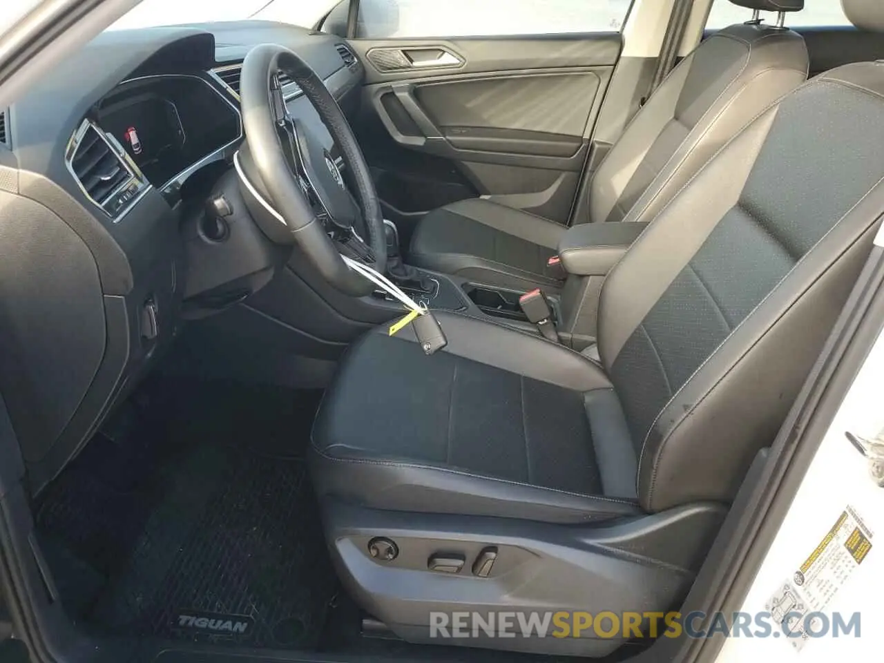 7 Photograph of a damaged car 3VV3B7AXXLM177542 VOLKSWAGEN TIGUAN 2020