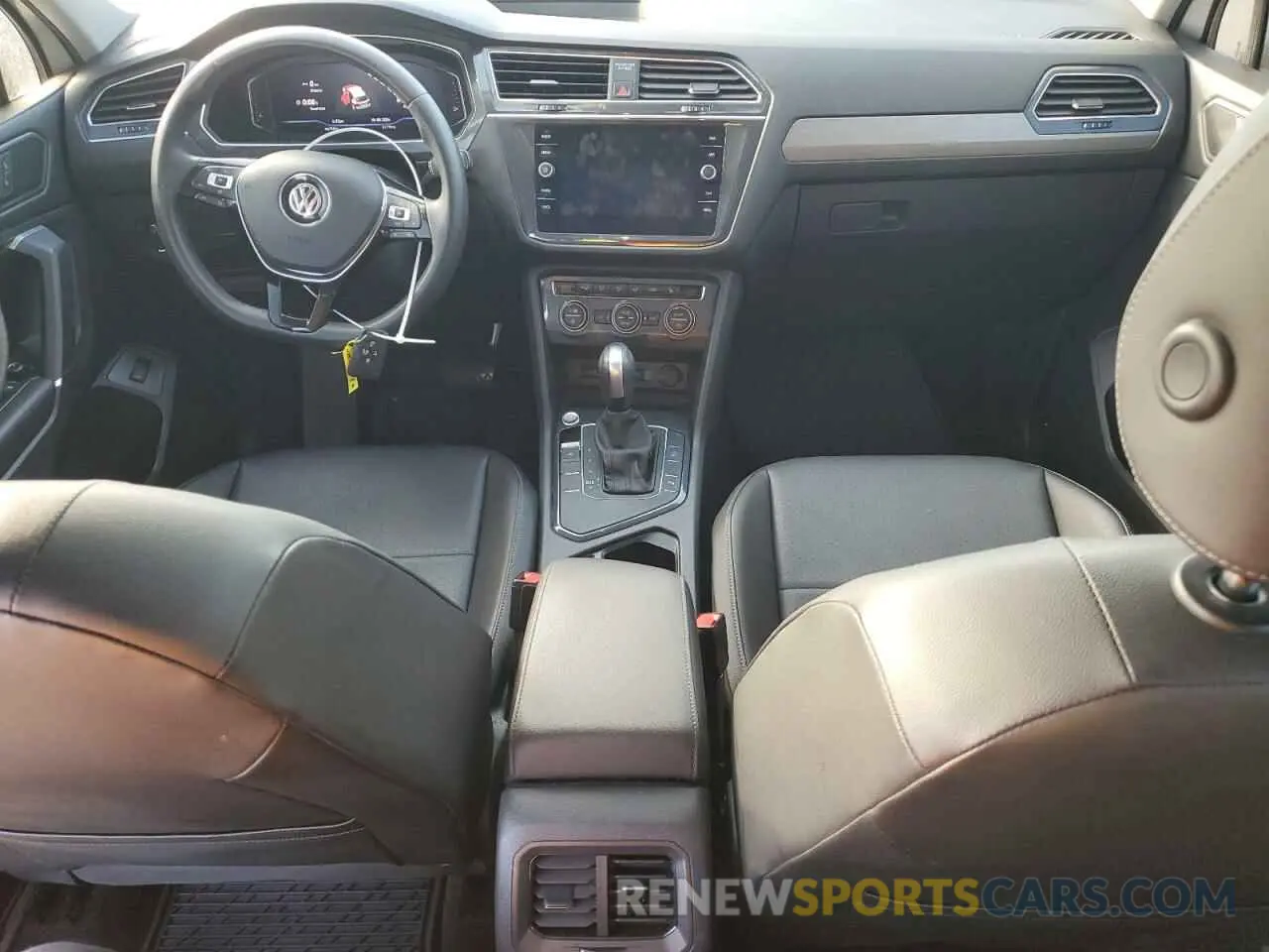8 Photograph of a damaged car 3VV3B7AXXLM177542 VOLKSWAGEN TIGUAN 2020