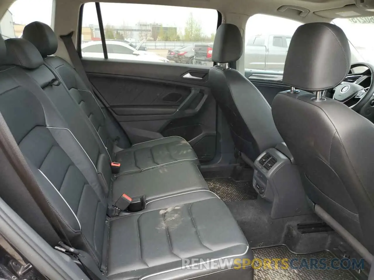 11 Photograph of a damaged car 3VV4B7AX5LM115650 VOLKSWAGEN TIGUAN 2020
