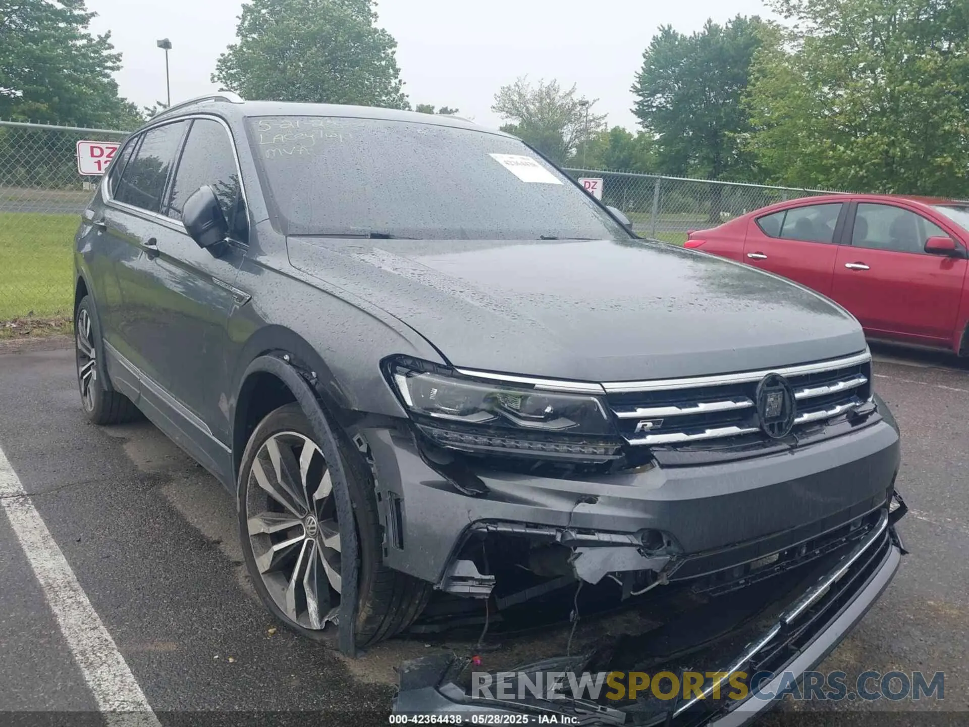 1 Photograph of a damaged car 3VV4B7AX5LM142623 VOLKSWAGEN TIGUAN 2020