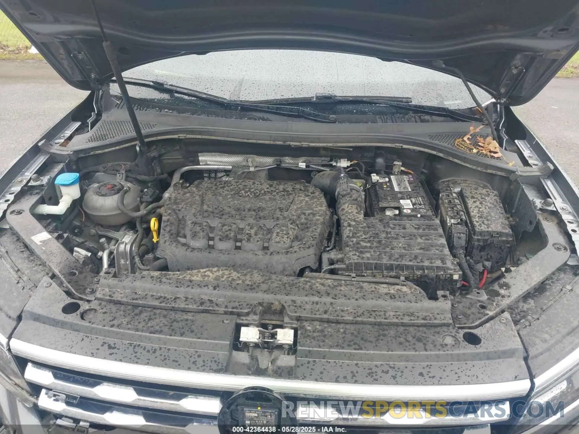 10 Photograph of a damaged car 3VV4B7AX5LM142623 VOLKSWAGEN TIGUAN 2020