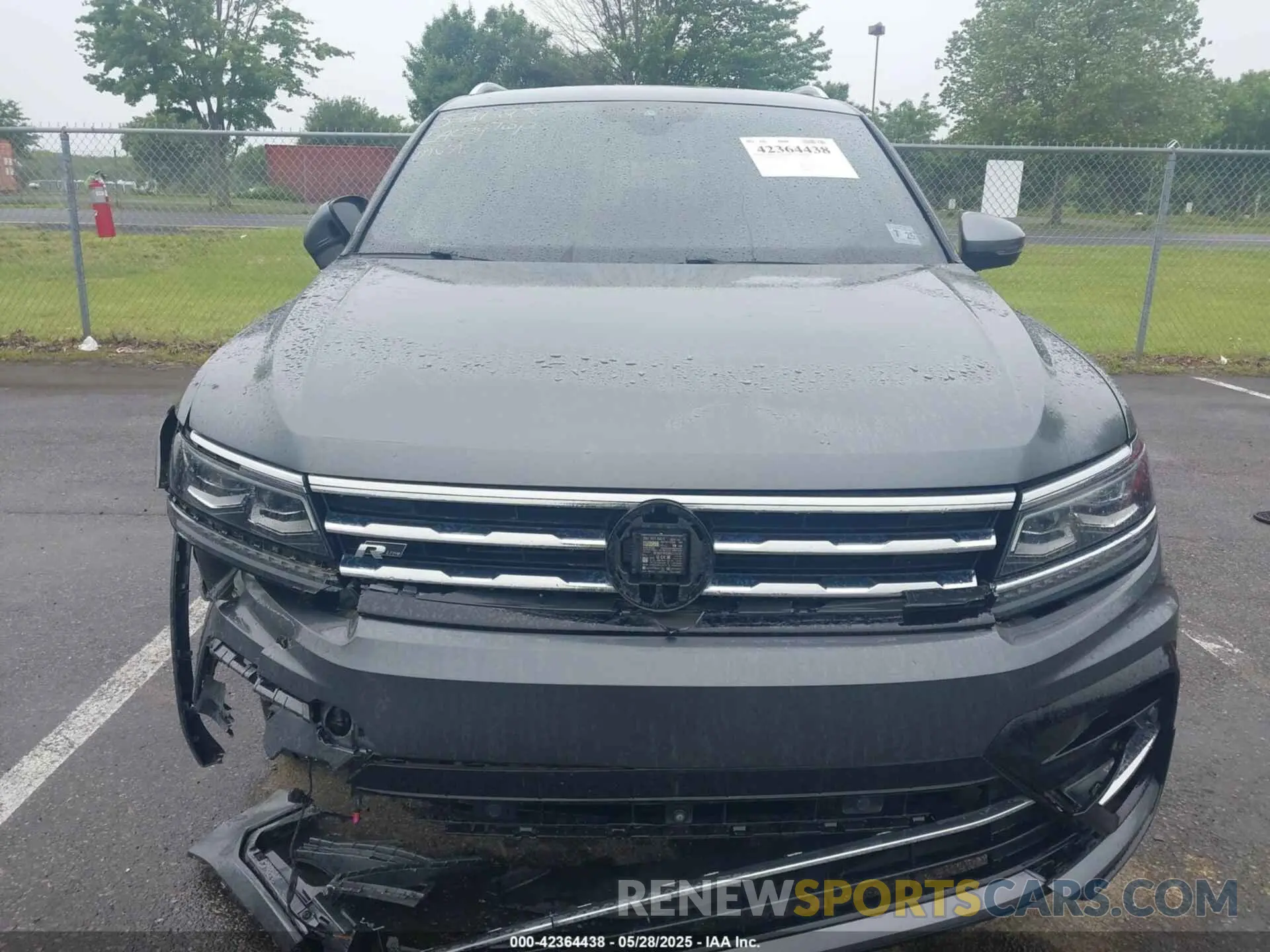 12 Photograph of a damaged car 3VV4B7AX5LM142623 VOLKSWAGEN TIGUAN 2020