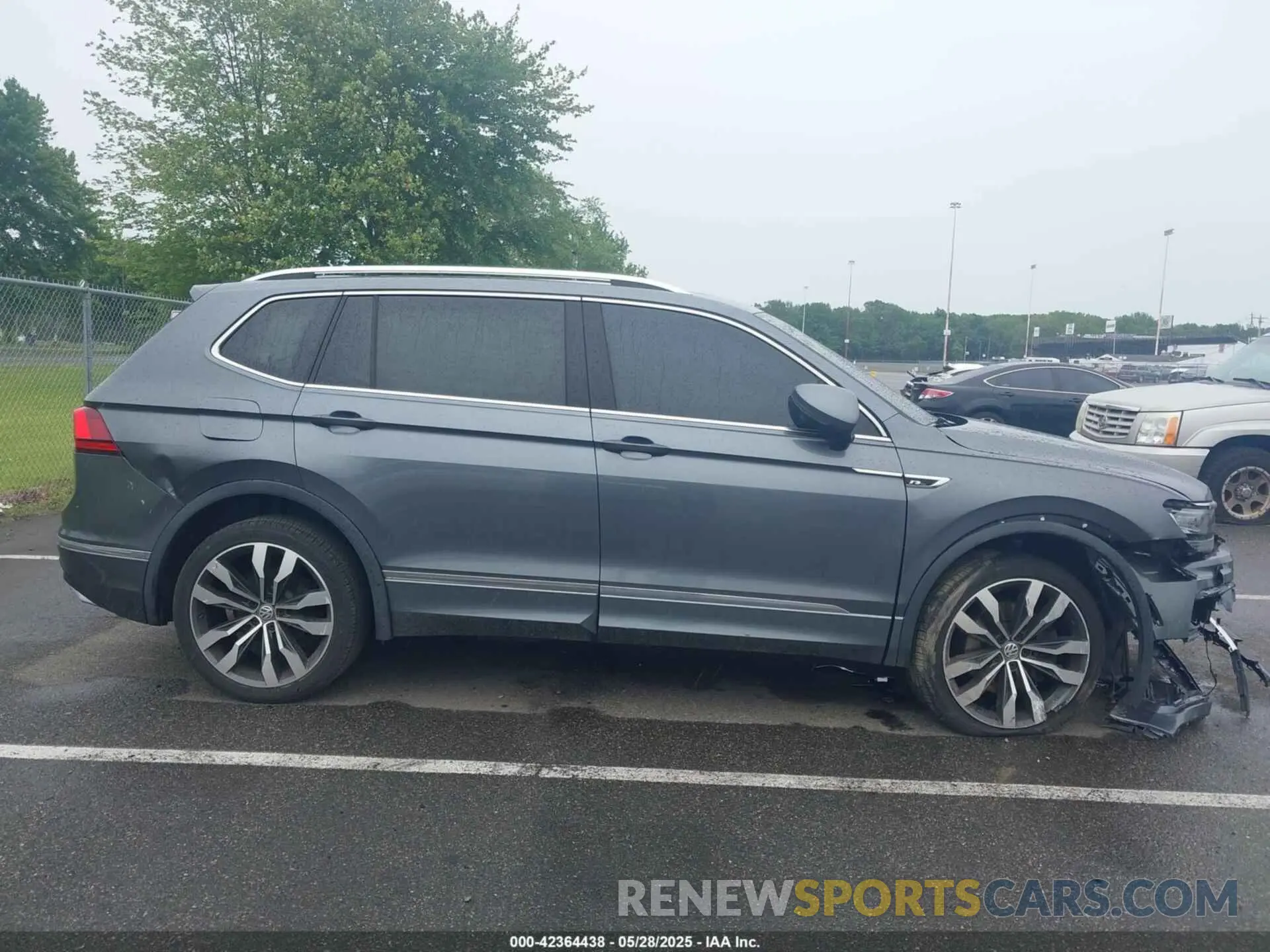 13 Photograph of a damaged car 3VV4B7AX5LM142623 VOLKSWAGEN TIGUAN 2020