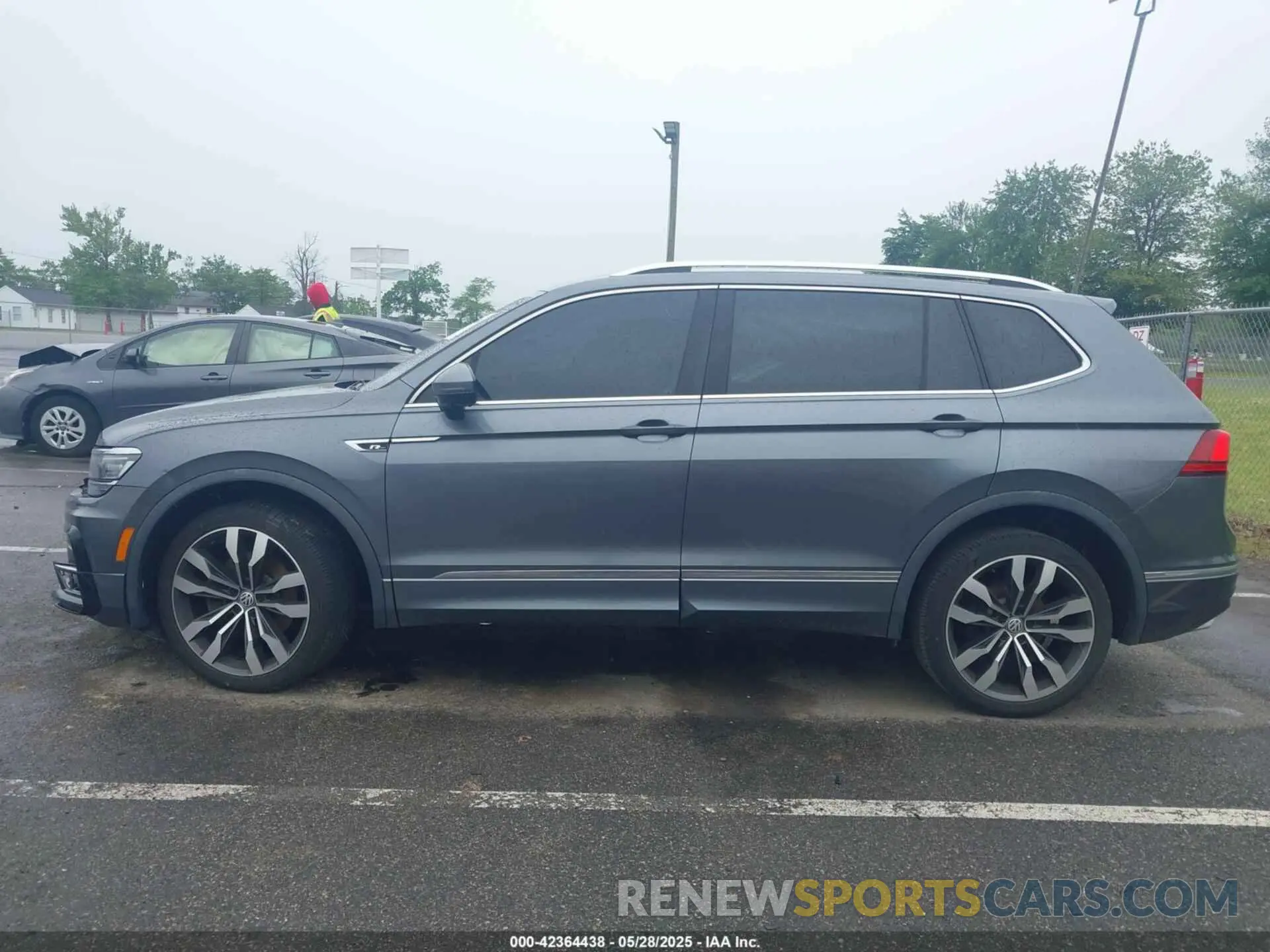 14 Photograph of a damaged car 3VV4B7AX5LM142623 VOLKSWAGEN TIGUAN 2020
