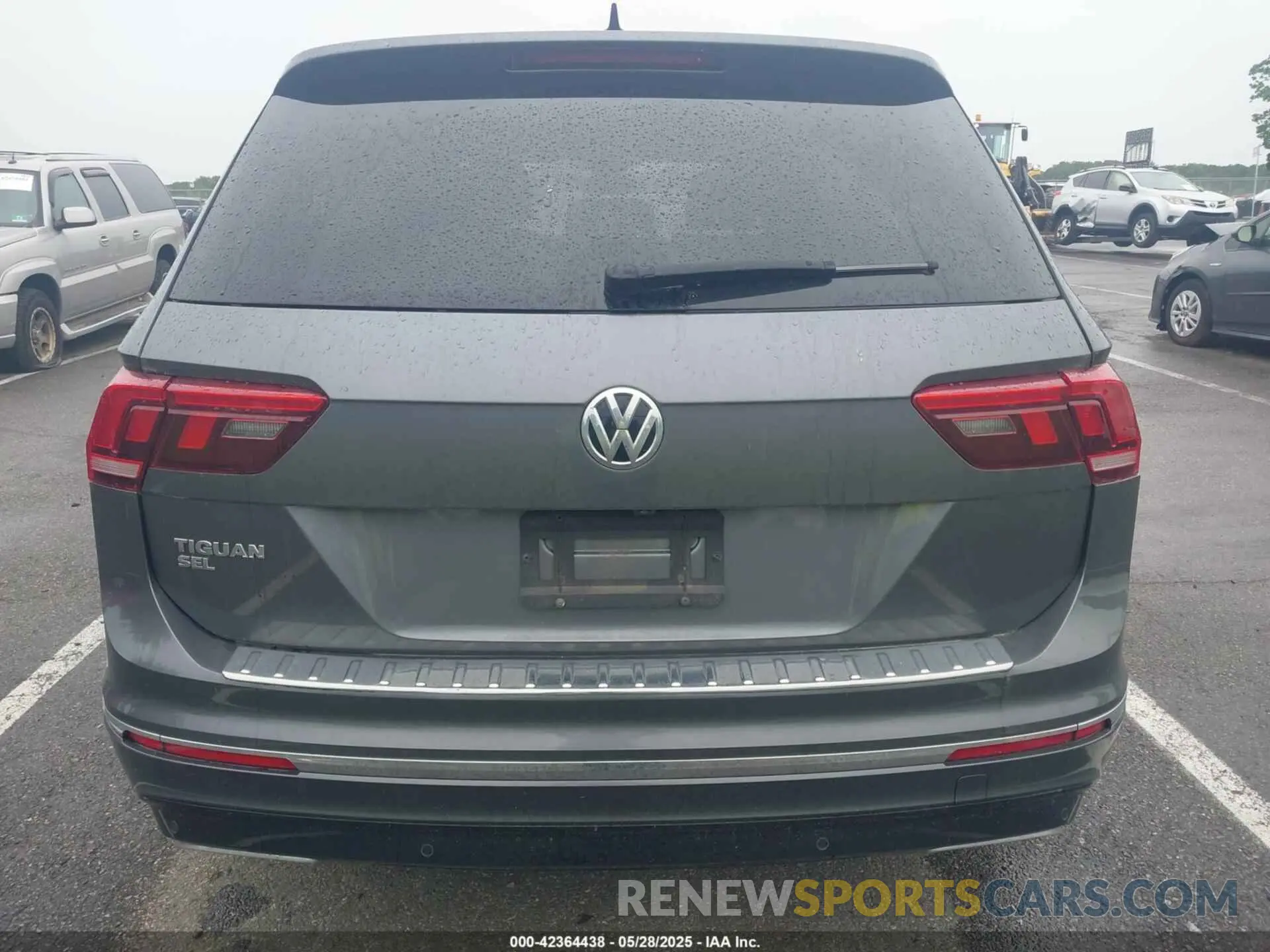 16 Photograph of a damaged car 3VV4B7AX5LM142623 VOLKSWAGEN TIGUAN 2020