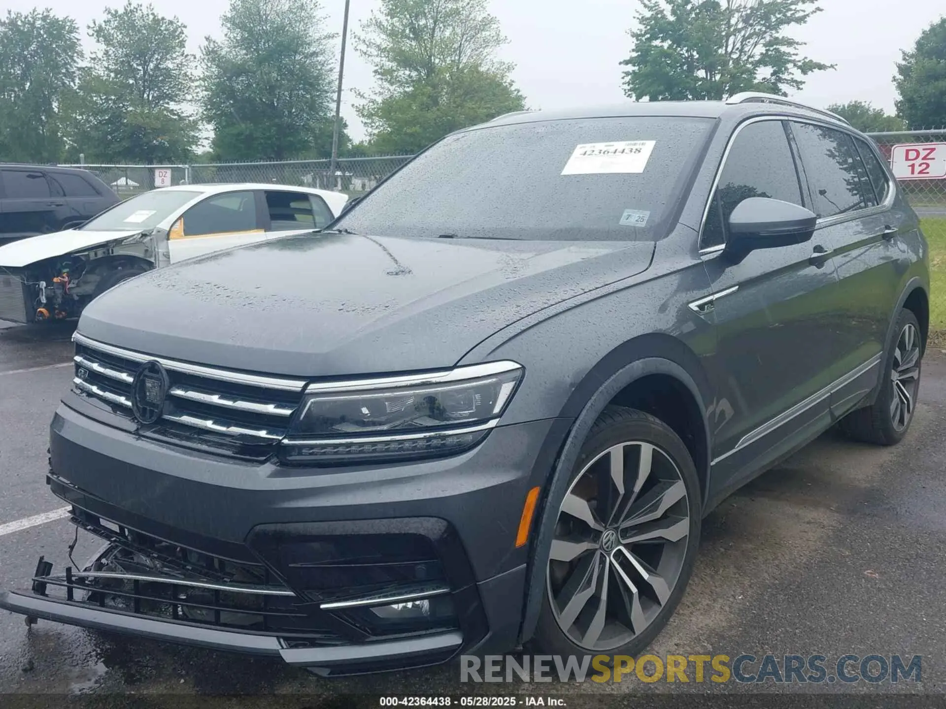 2 Photograph of a damaged car 3VV4B7AX5LM142623 VOLKSWAGEN TIGUAN 2020