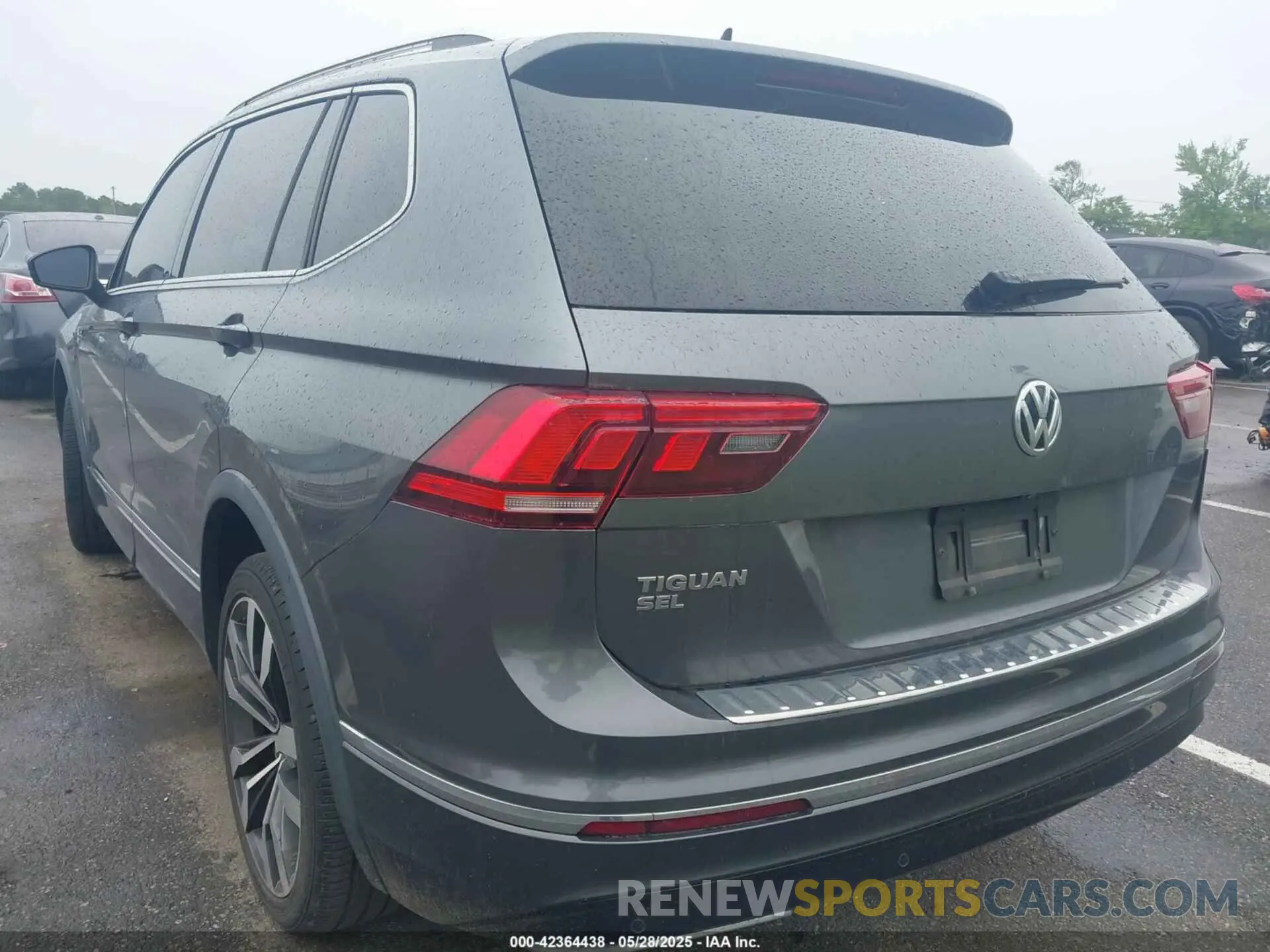 3 Photograph of a damaged car 3VV4B7AX5LM142623 VOLKSWAGEN TIGUAN 2020