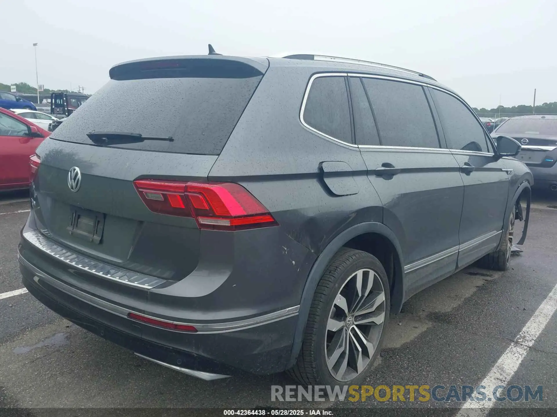 4 Photograph of a damaged car 3VV4B7AX5LM142623 VOLKSWAGEN TIGUAN 2020