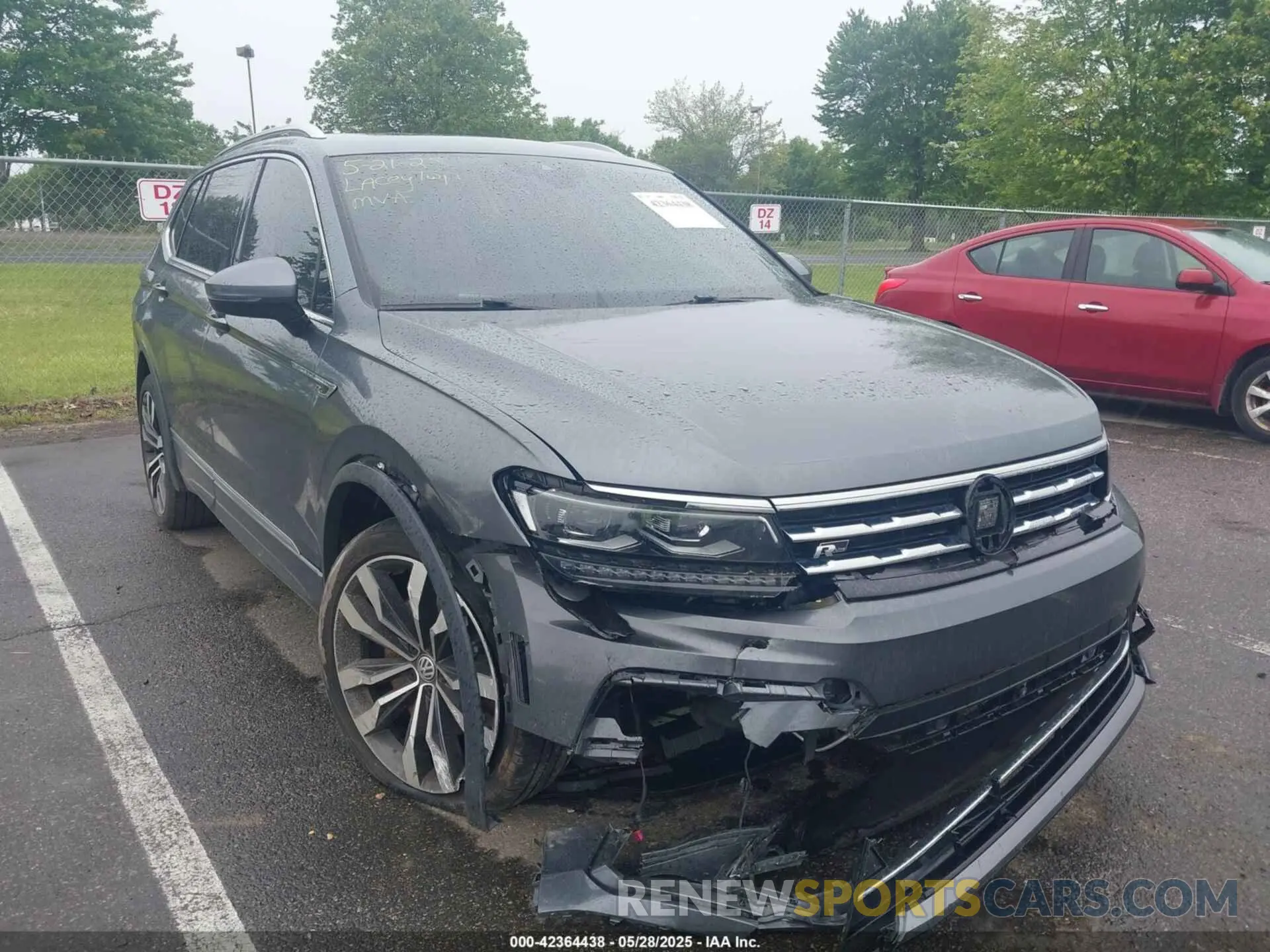 6 Photograph of a damaged car 3VV4B7AX5LM142623 VOLKSWAGEN TIGUAN 2020
