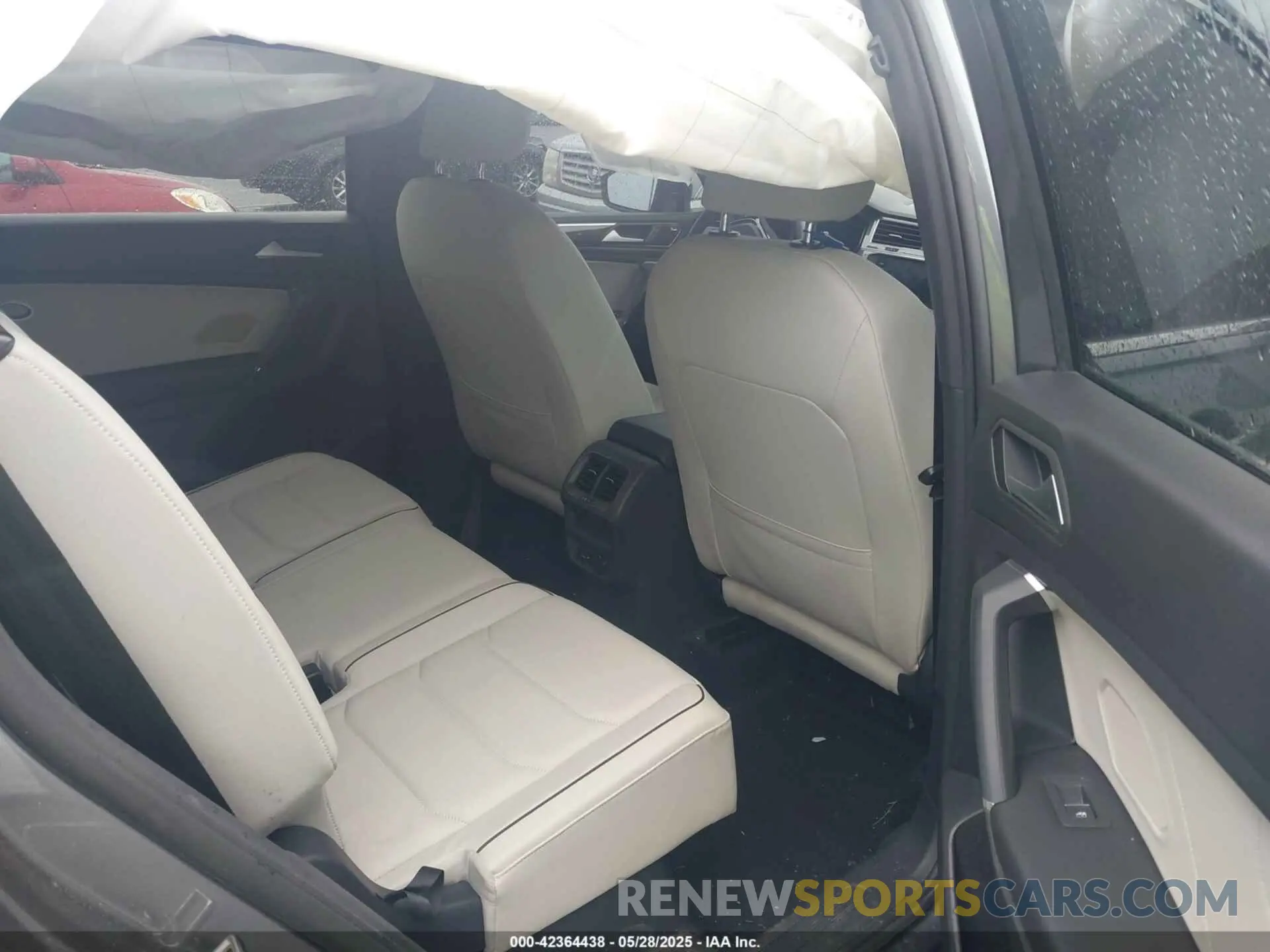 8 Photograph of a damaged car 3VV4B7AX5LM142623 VOLKSWAGEN TIGUAN 2020