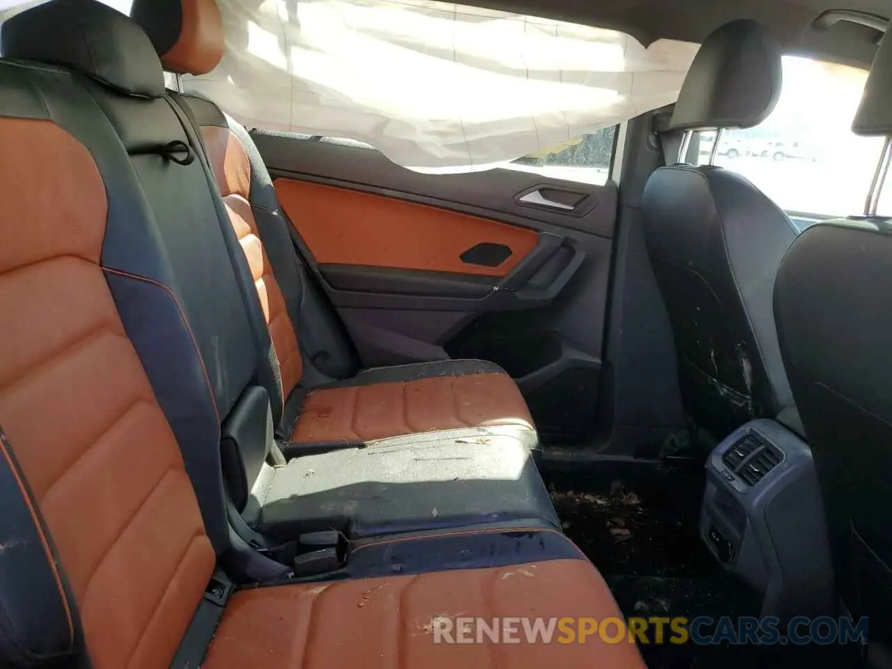 11 Photograph of a damaged car 3VV4B7AX7LM178345 VOLKSWAGEN TIGUAN 2020