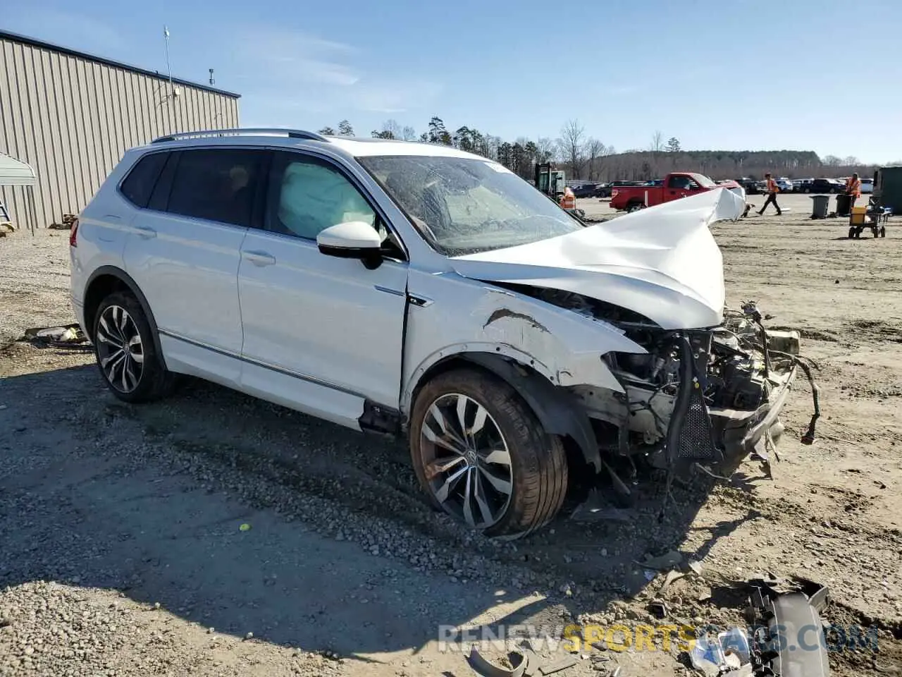4 Photograph of a damaged car 3VV4B7AX7LM178345 VOLKSWAGEN TIGUAN 2020
