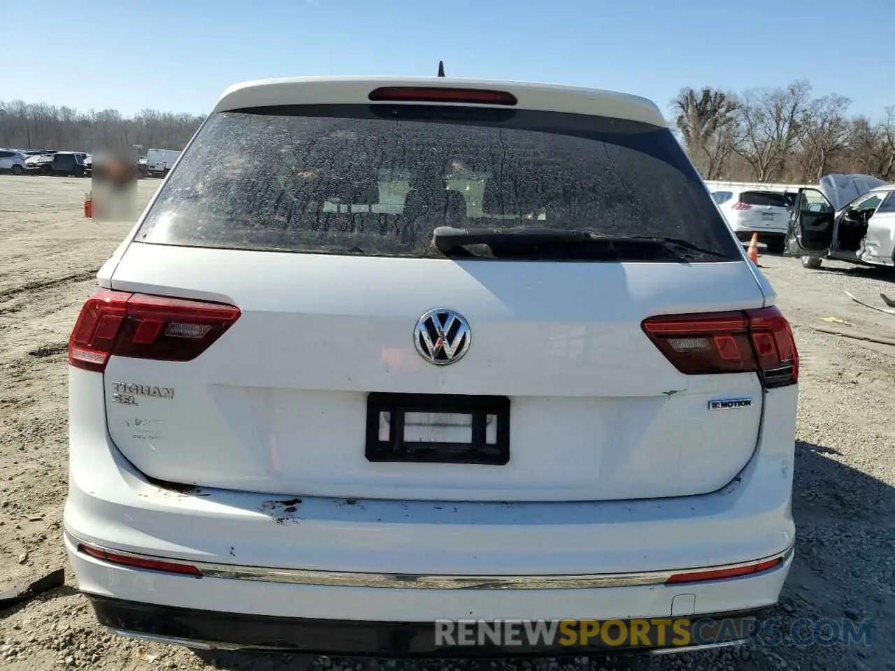 6 Photograph of a damaged car 3VV4B7AX7LM178345 VOLKSWAGEN TIGUAN 2020