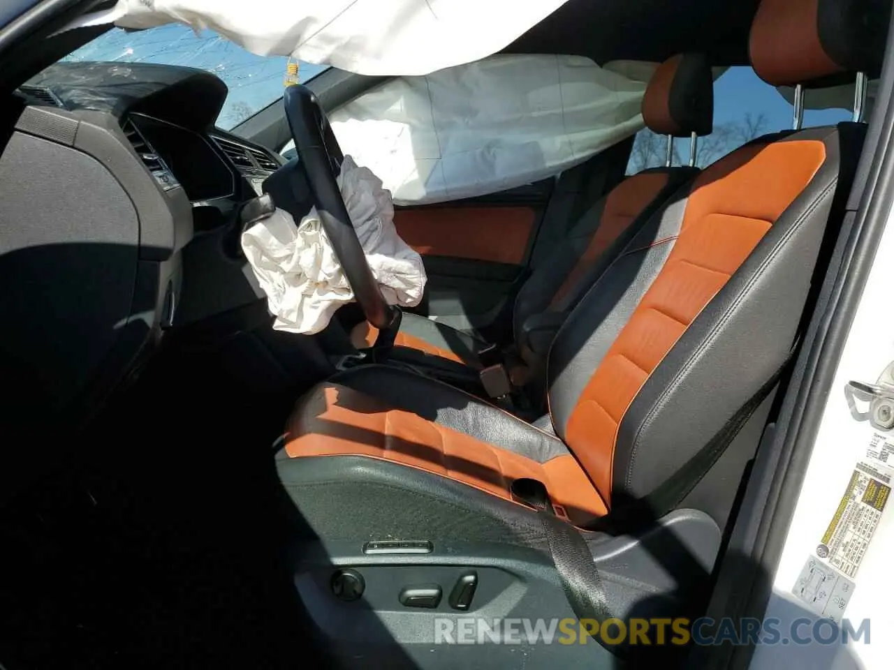 7 Photograph of a damaged car 3VV4B7AX7LM178345 VOLKSWAGEN TIGUAN 2020